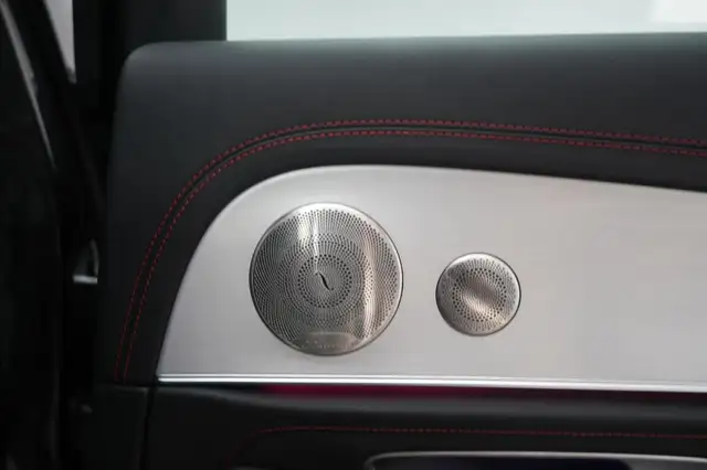 Mercedes-Benz E view 10