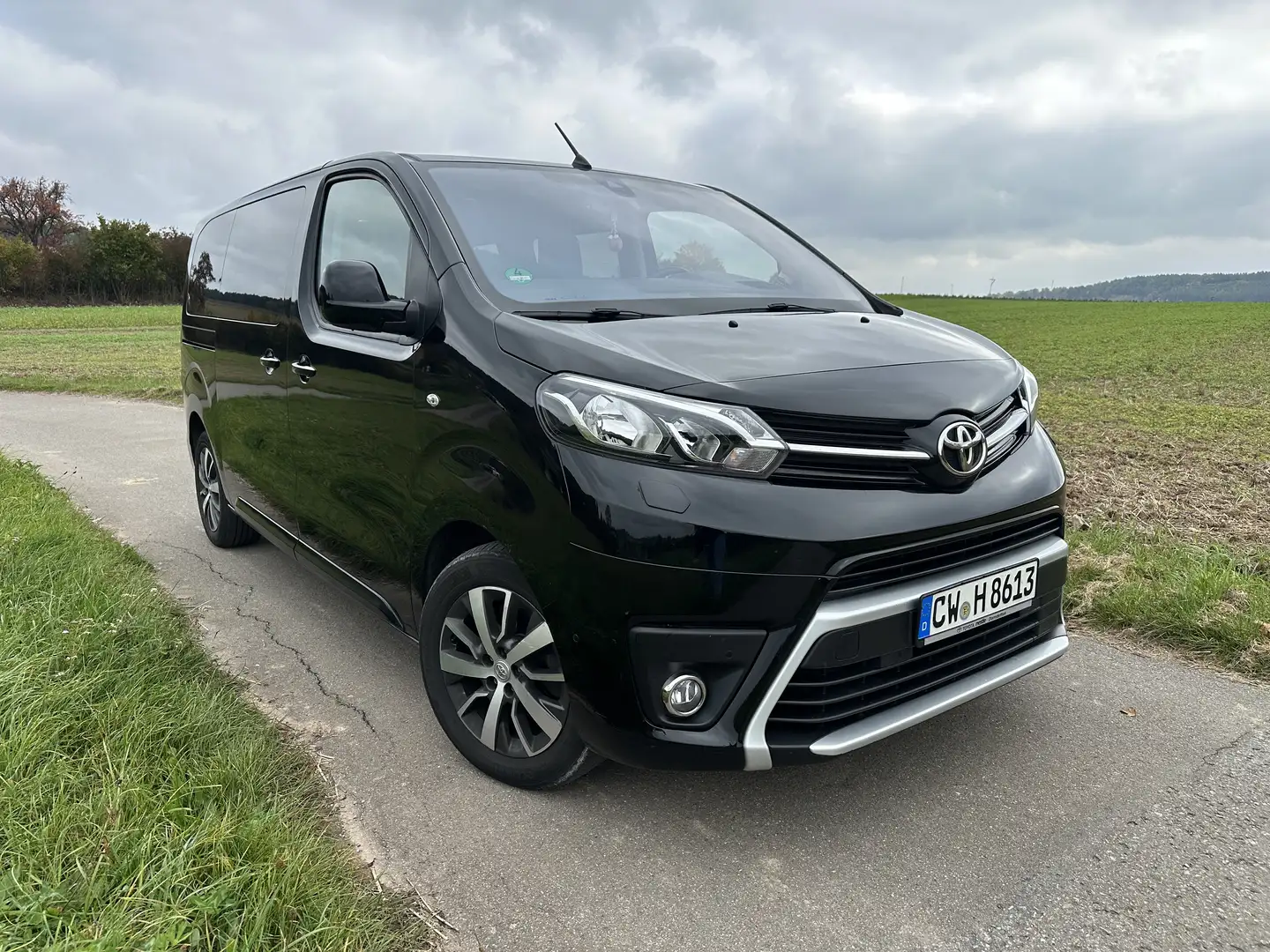 Toyota Proace L1 Family Comfort Schwarz - 1