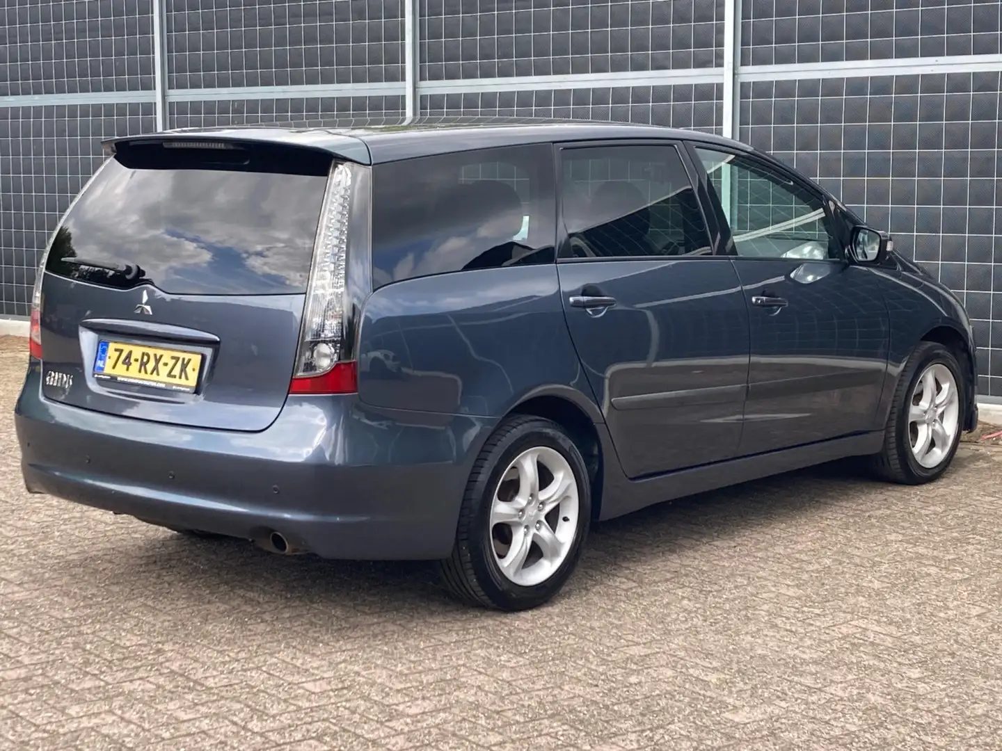 Mitsubishi Grandis 2.4-16V Intense 7 Prs. Automaat Gris - 2