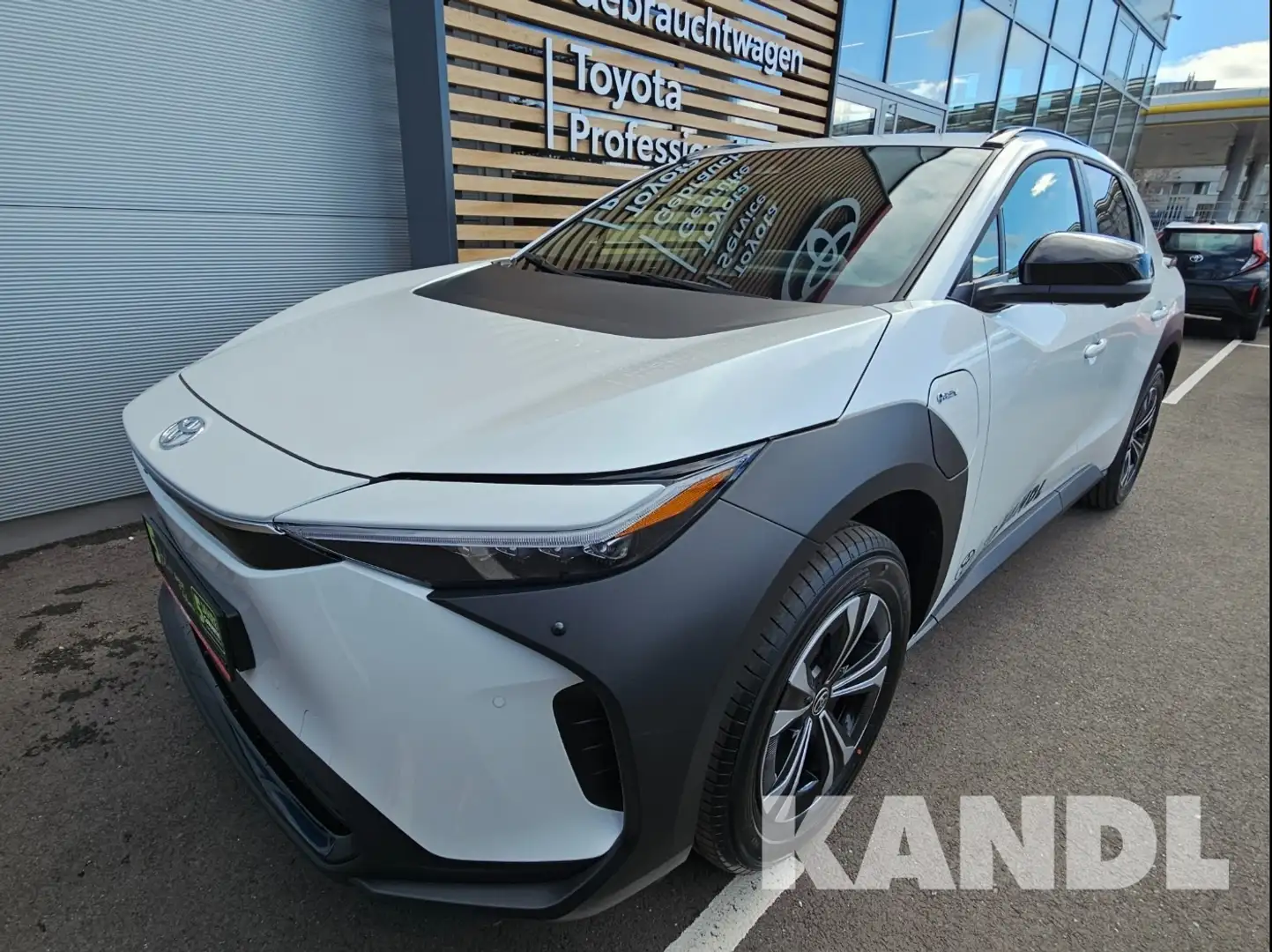 Toyota bZ4X Elektro 71.4kWh Aut. 2WD Comfort Paket 2WD Weiß - 1