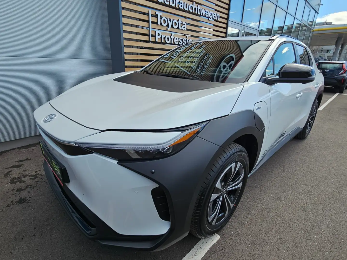 Toyota bZ4X Elektro 71.4kWh Aut. 2WD Comfort Paket 2WD Weiß - 2