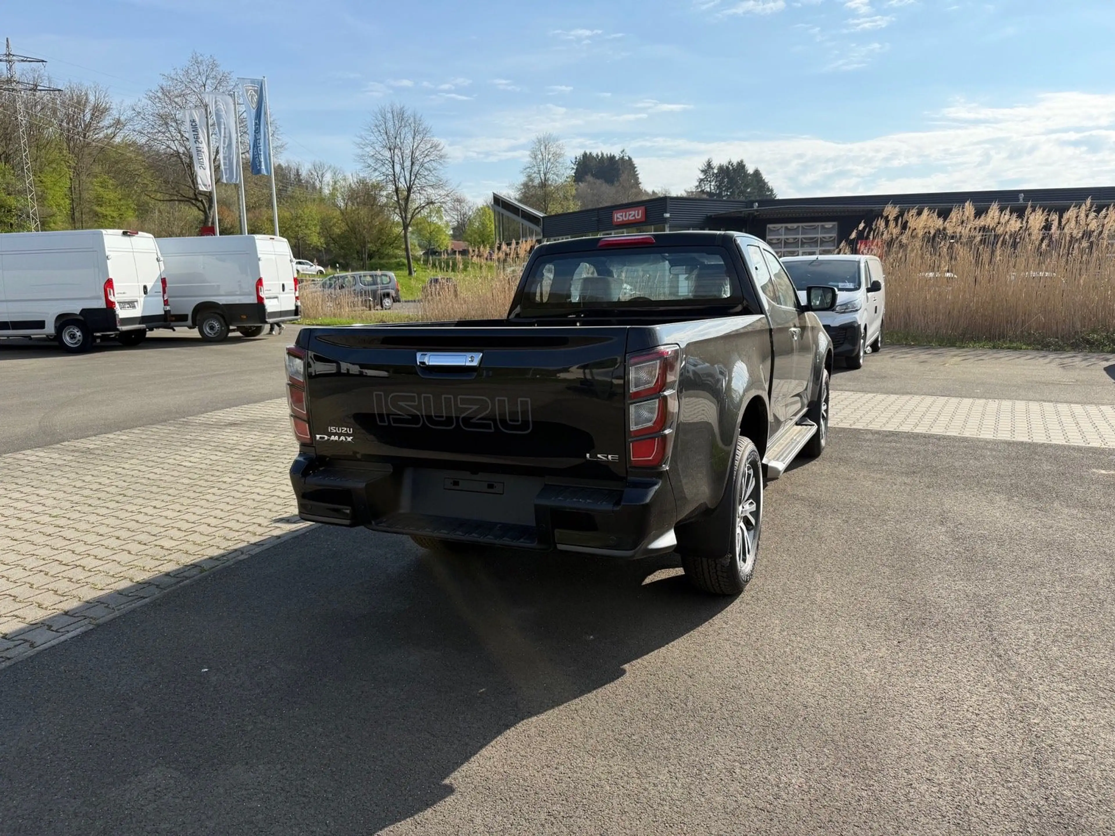 Isuzu D-Max Double Cab 4WD V-Cross AUTOMATIK — photo 3