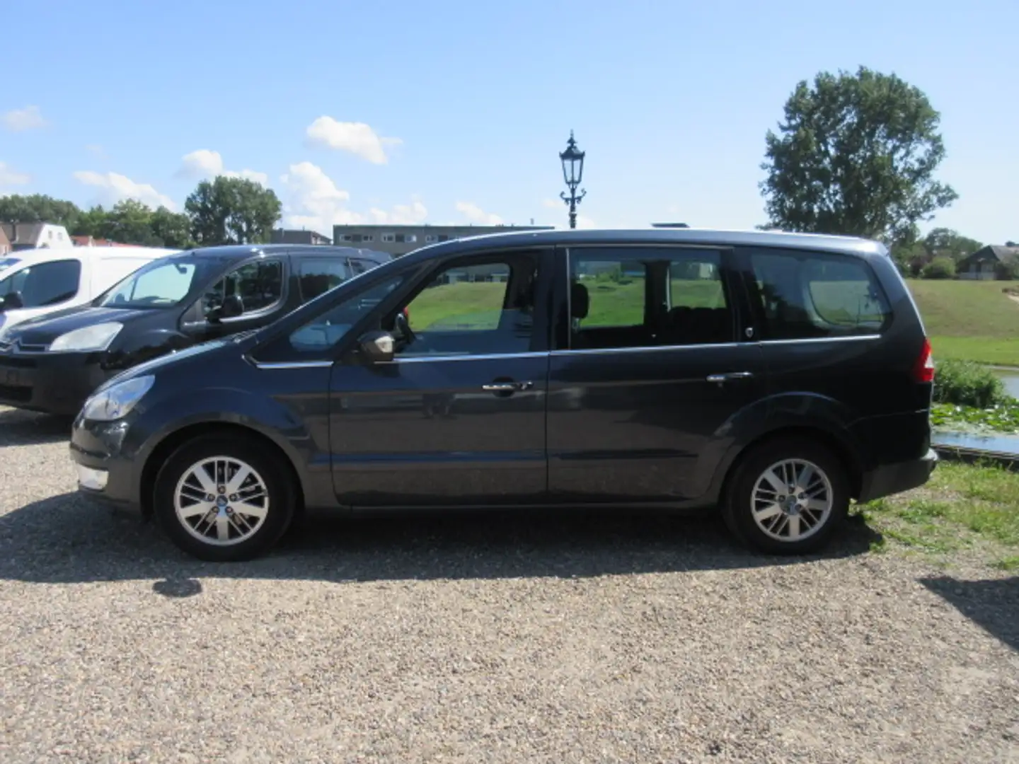 Ford Galaxy 2.0-16V Ghia - Airco - Navigatie - 7 Persoons Gris - 2