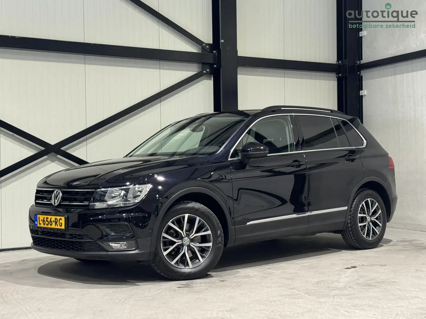Volkswagen Tiguan 1.5 TSI Comfortline | carplay | park-assist | stoe Zwart - 1