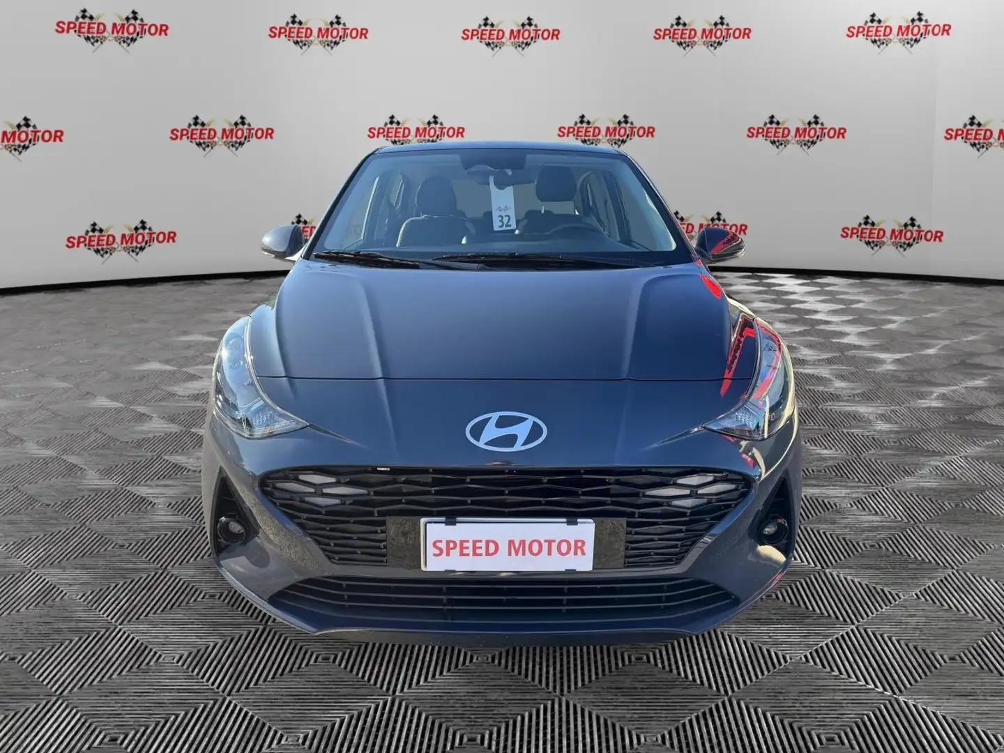 Hyundai i10 i10 1.0 Connectline, AUTOMATICA, CARPLAY, RETROCA Gris - 2