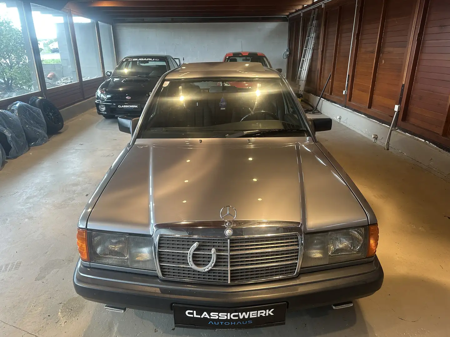 Mercedes-Benz 190 E 1,8 Aut. *Rostfrei/Schiebedach* - 2