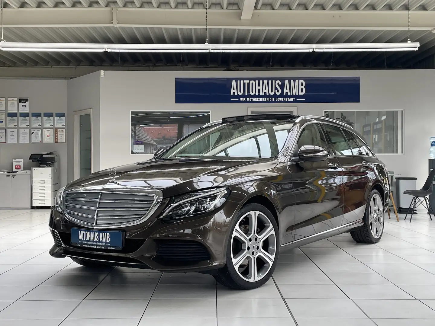 Mercedes-Benz C 200 T CGI Aut. Burmester Panorama Navi Kamera Braun - 1
