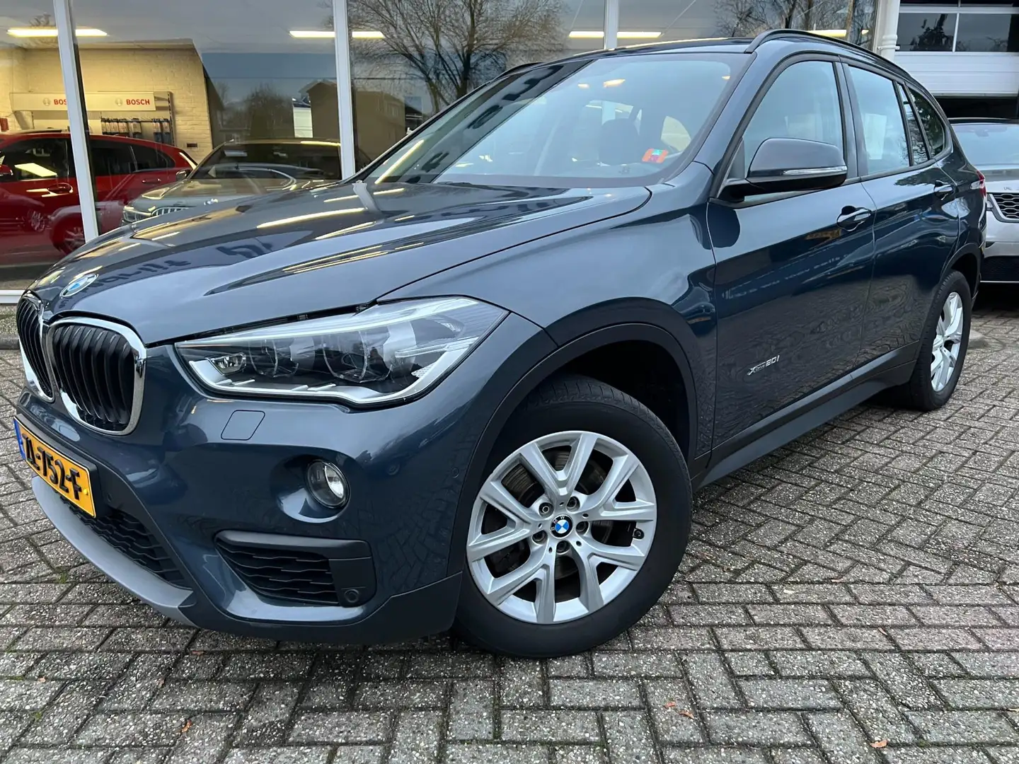 BMW X1 XDrive20i High Executive Gris - 2