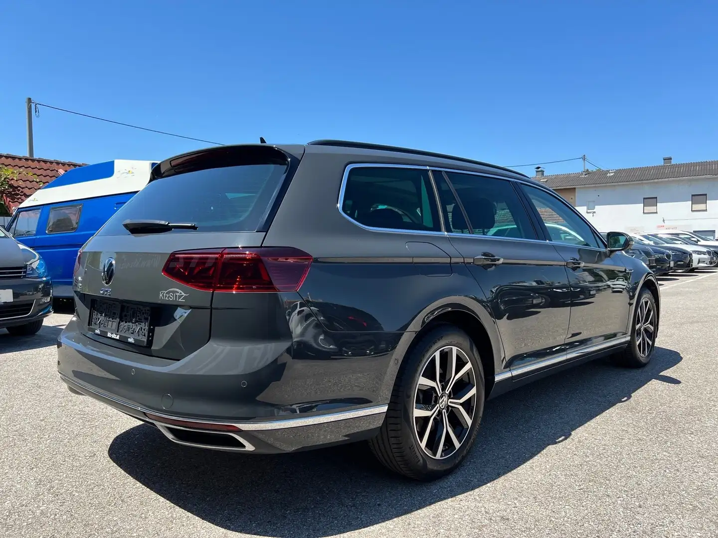 Volkswagen Passat Variant GTE 1,4 TSI PHEV DSG | NP: €58.000 Grau - 2