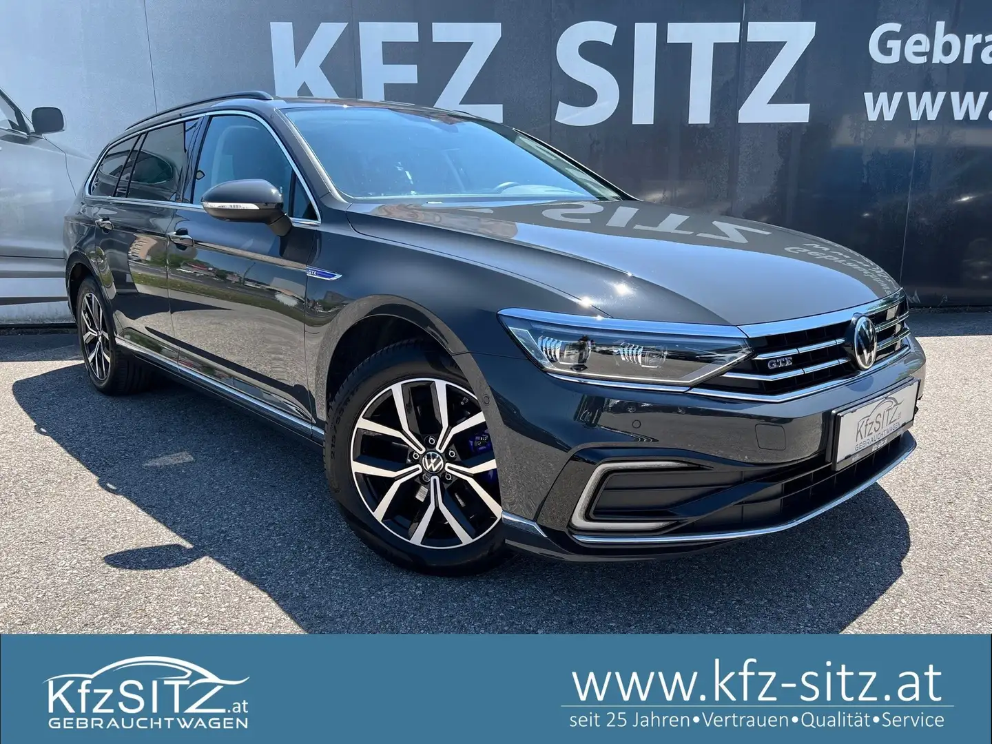 Volkswagen Passat Variant GTE 1,4 TSI PHEV DSG | NP: €58.000 Grau - 1