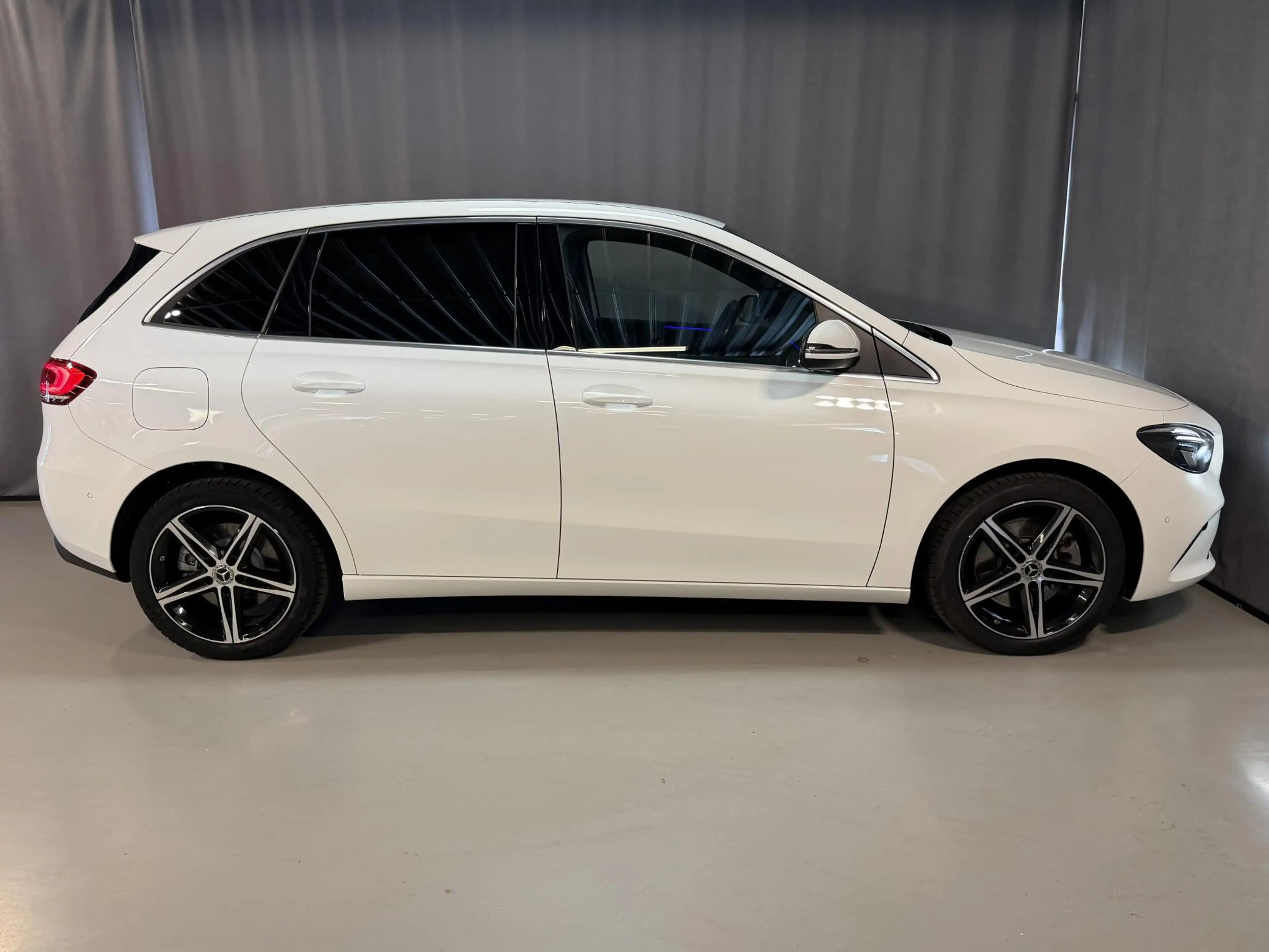 Mercedes-Benz B 250 e 18''/Leder/Stoelverwarming/Camera/Sfeerverlichti — photo 38