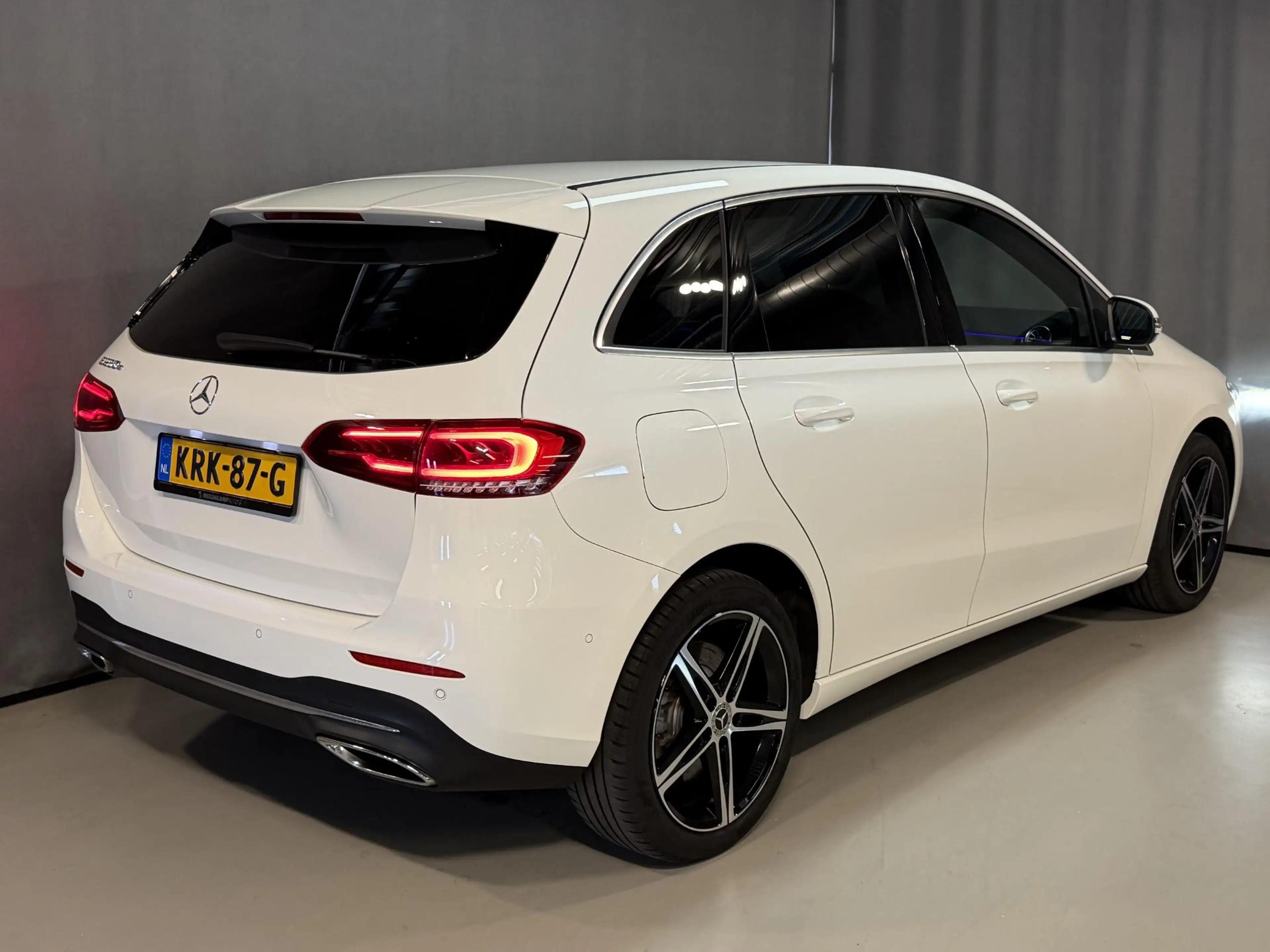 Mercedes-Benz B 250 e 18''/Leder/Stoelverwarming/Camera/Sfeerverlichti — photo 2