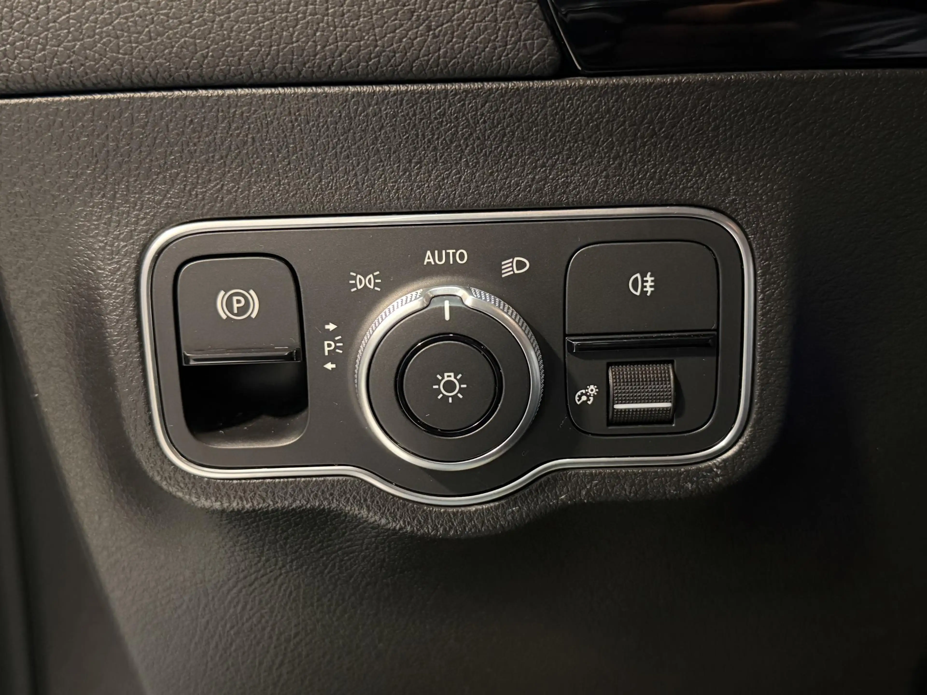Mercedes-Benz B 250 e 18''/Leder/Stoelverwarming/Camera/Sfeerverlichti — photo 23