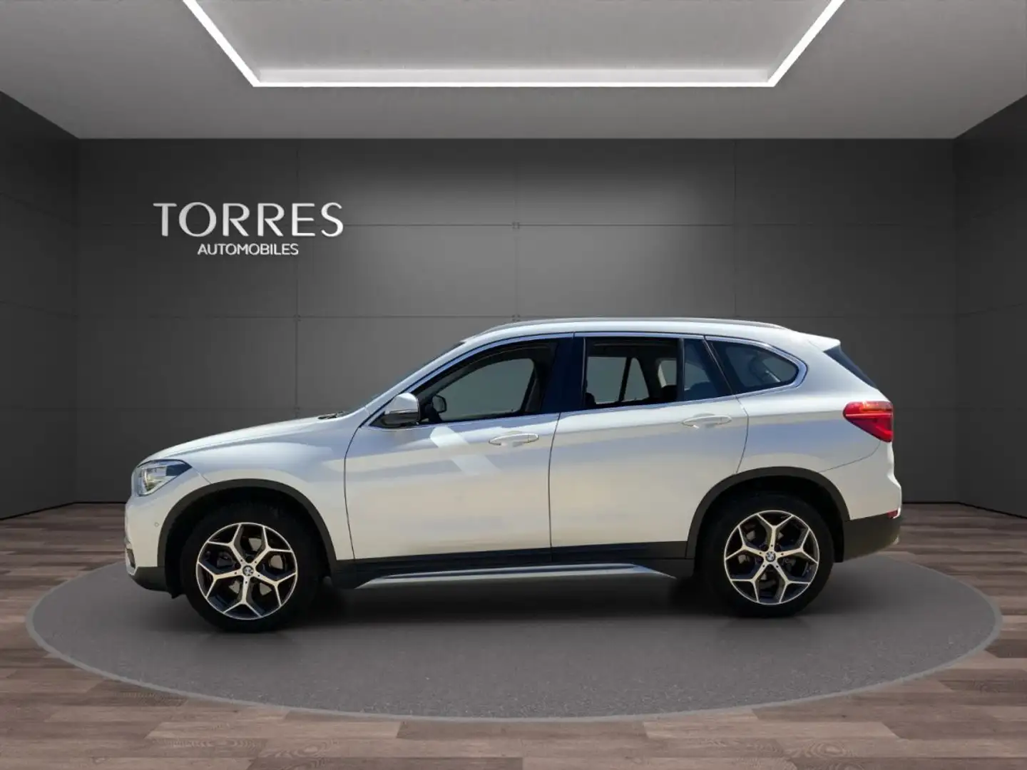 BMW X1 18d sdrive xline BVA 150ch Blanc - 1