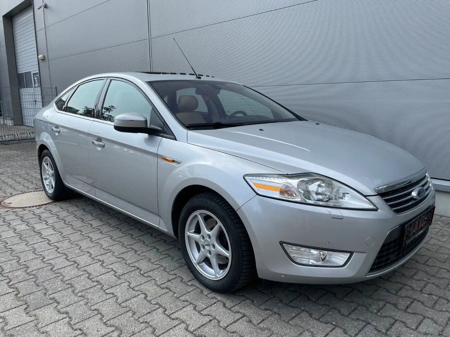Ford Mondeo 2.3 Lim. Ghia X Automatik Leder Xenon SHD Silber - 1
