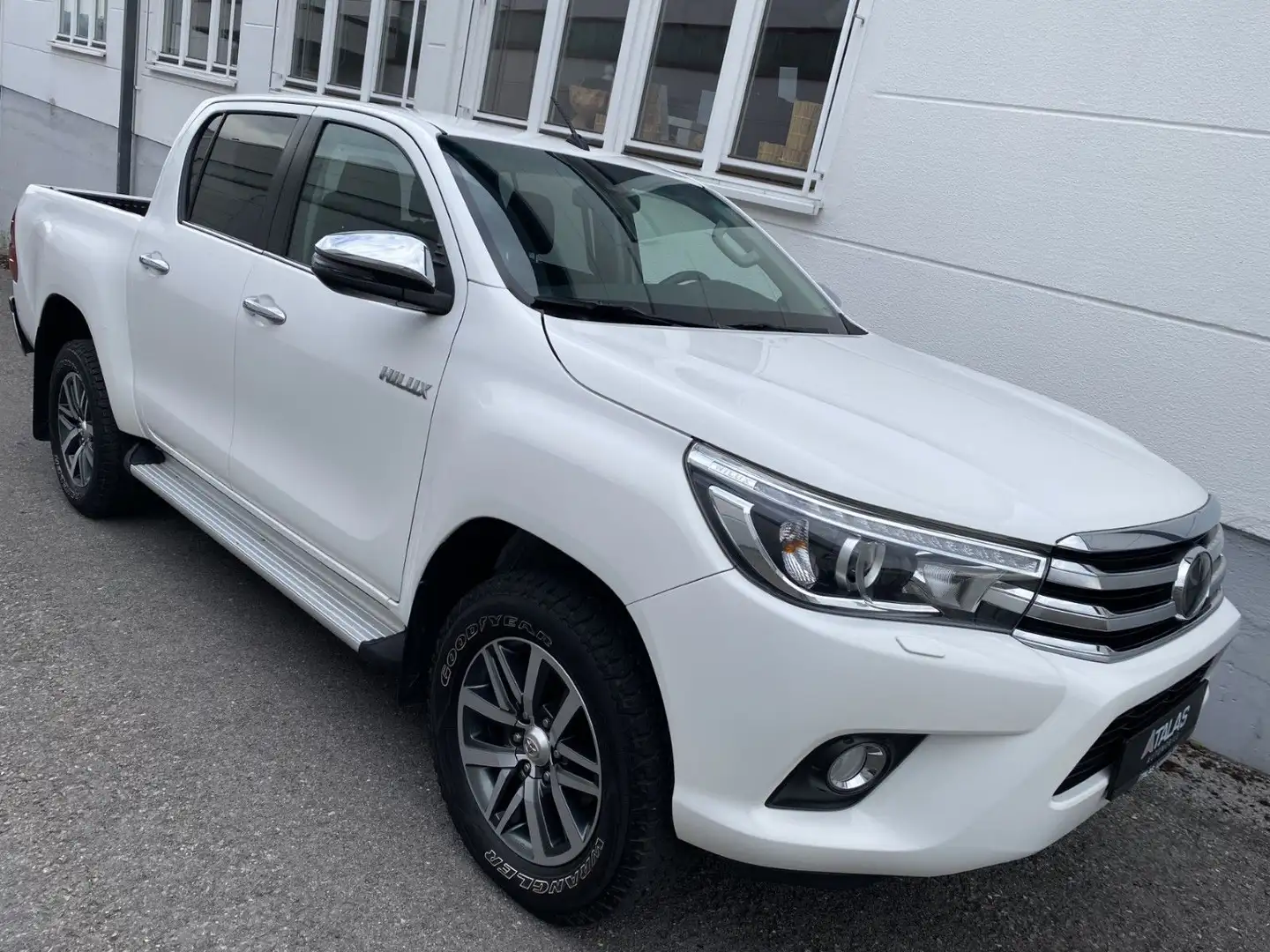 Toyota Hilux Double Cab Comfort 4x4 Blanc - 1