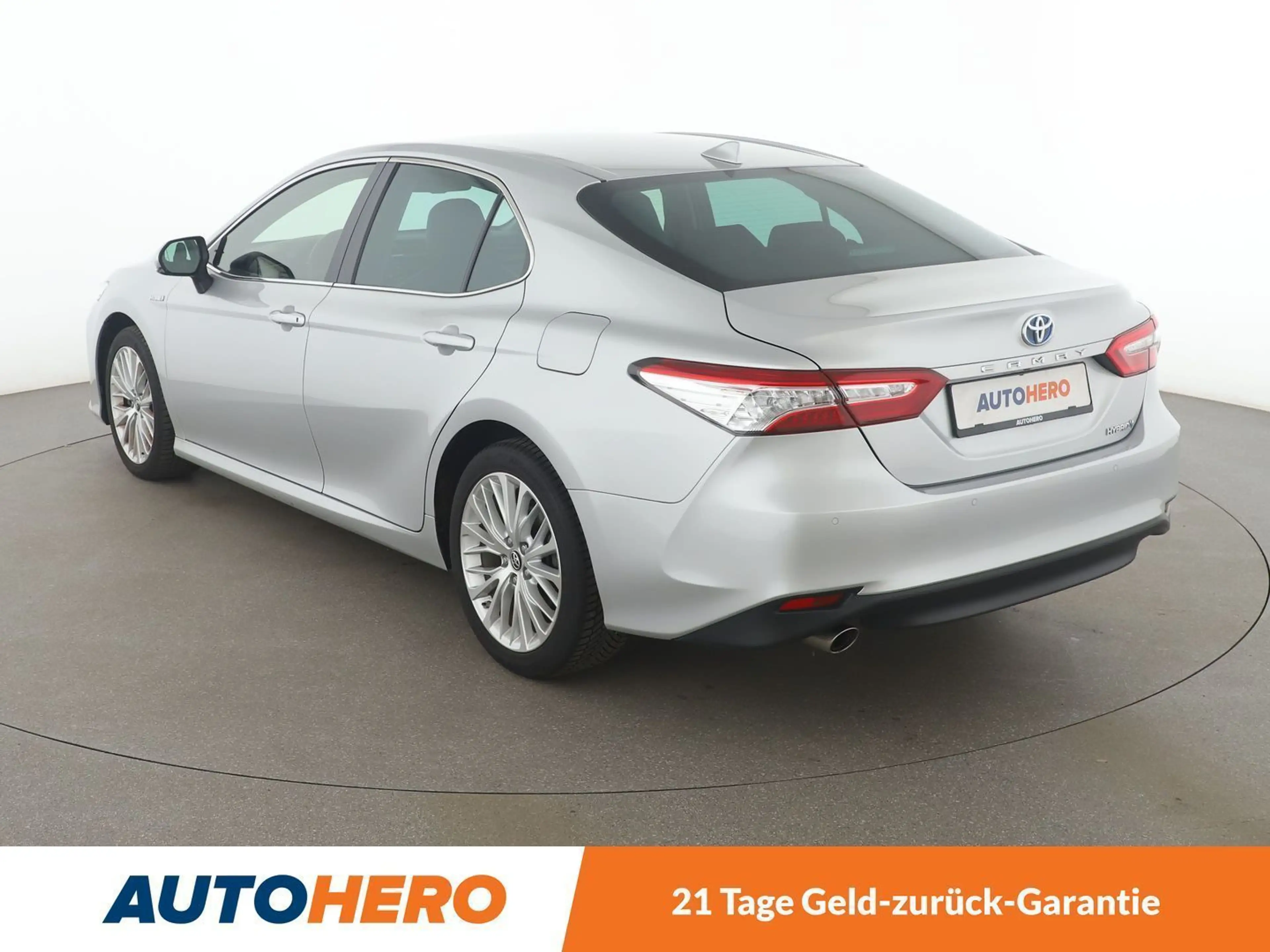 Toyota Camry 2.5 Hybrid Executive Aut*NAVI*LED*ACC*CAM*PDC*SHZ* — photo 4