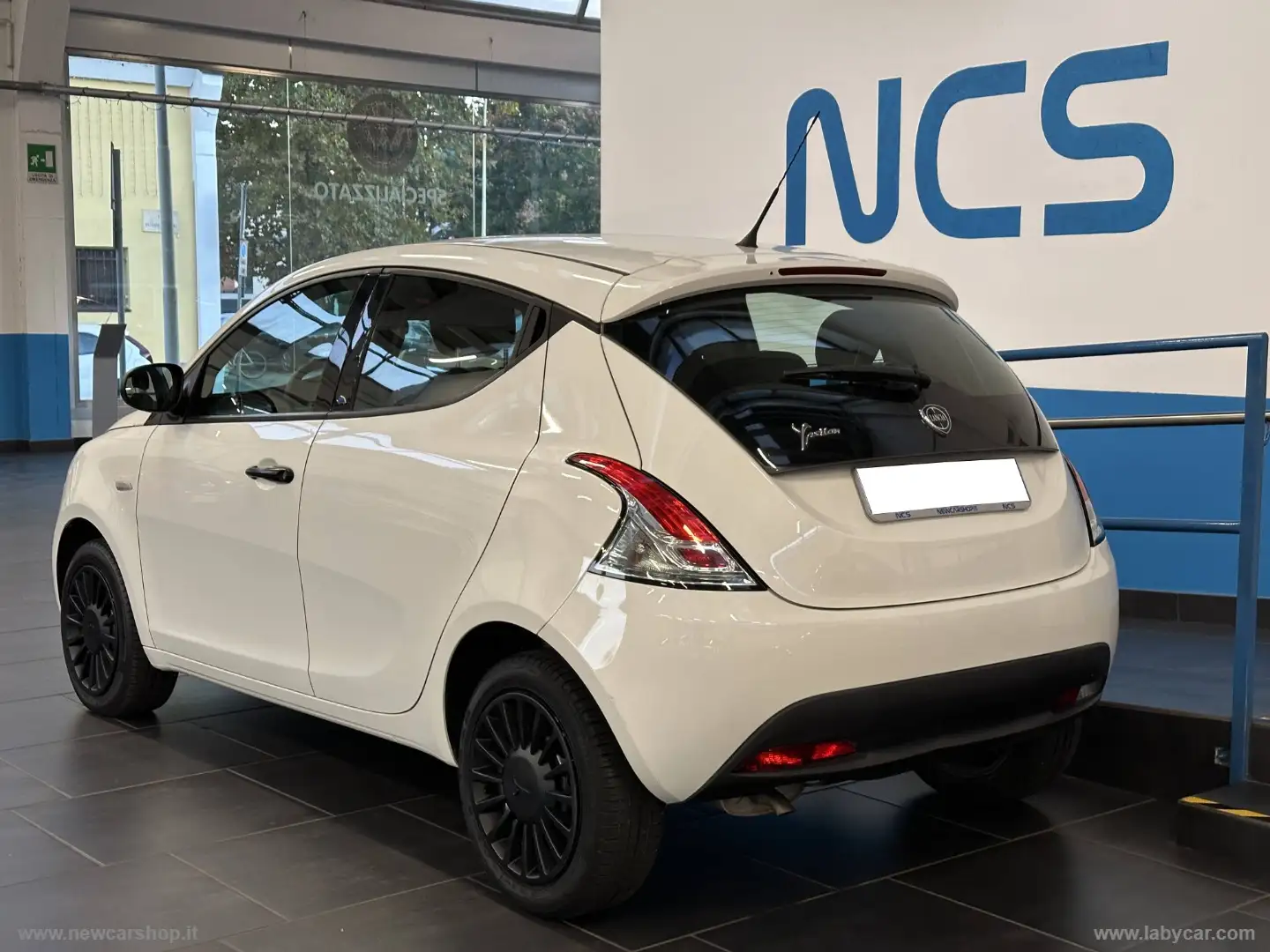 Lancia Ypsilon 1.2 69CV 5p. S&S Elefantino Blu NEOPATENTATI Blanc - 2
