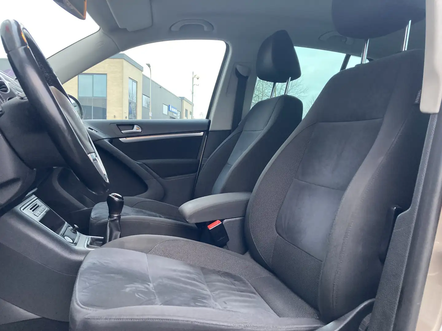 Volkswagen Tiguan 1.4 Trekhaak | Navigatie | Blue tooth | Alcantara Beige - 2