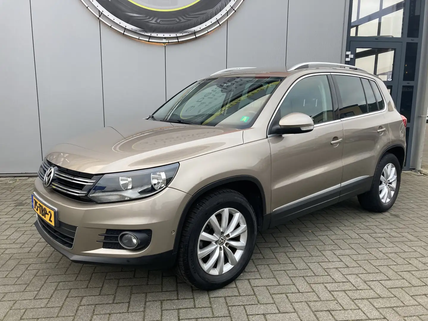 Volkswagen Tiguan 1.4 Trekhaak | Navigatie | Blue tooth | Alcantara Beige - 1