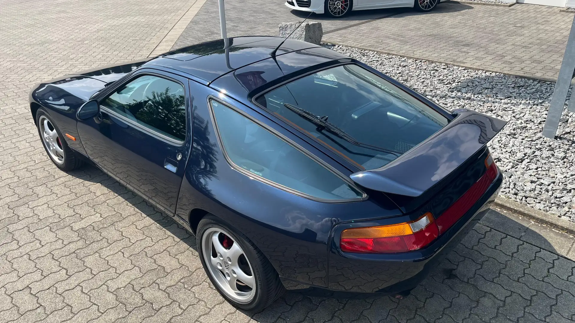 Porsche 928 Porsche 928 GTS - 2