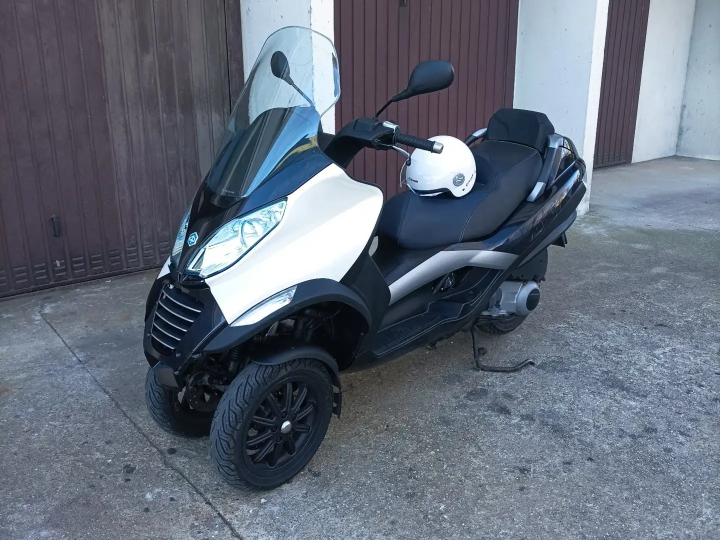 Piaggio MP3 250 Білий - 1