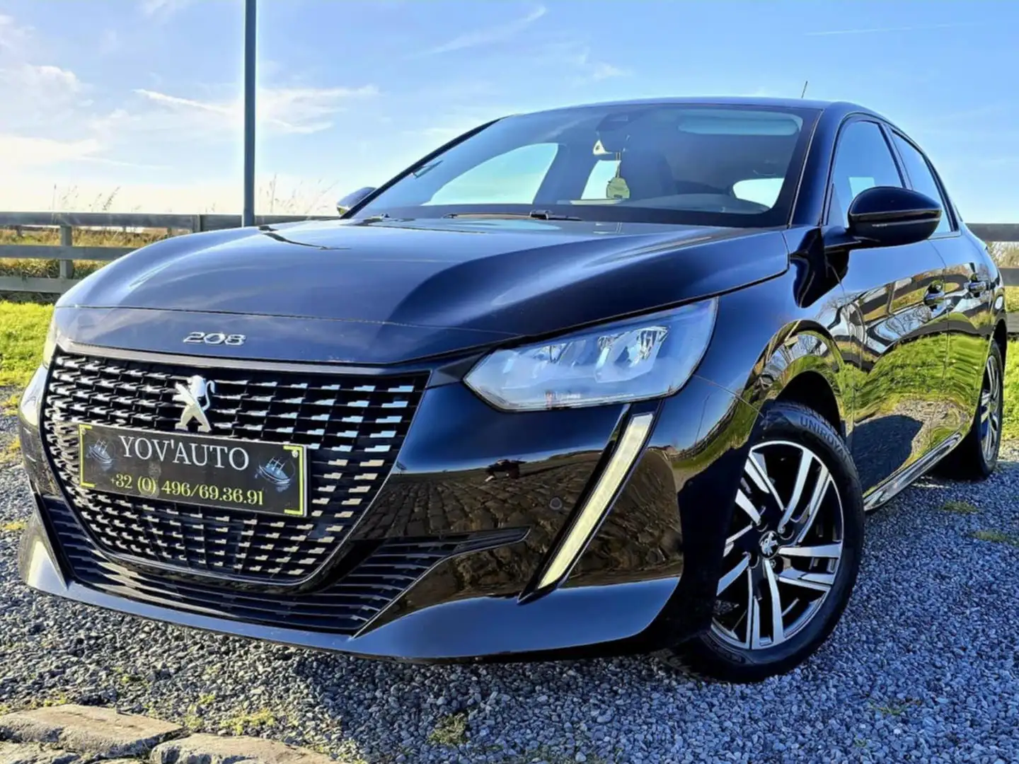 Peugeot 208 1.2 PureTech, boite auto, airco, apple car play Zwart - 2