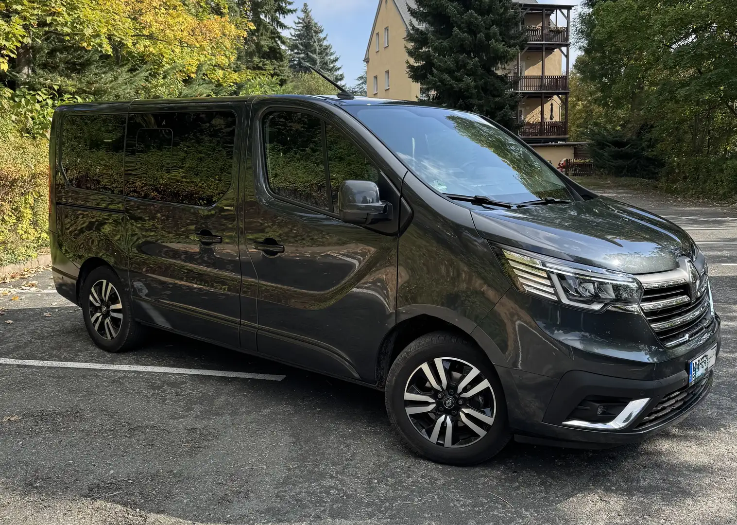 Renault Trafic Spaceclass 8-Sitzer+Leder+AHK+Auto+WR etc. Grau - 2