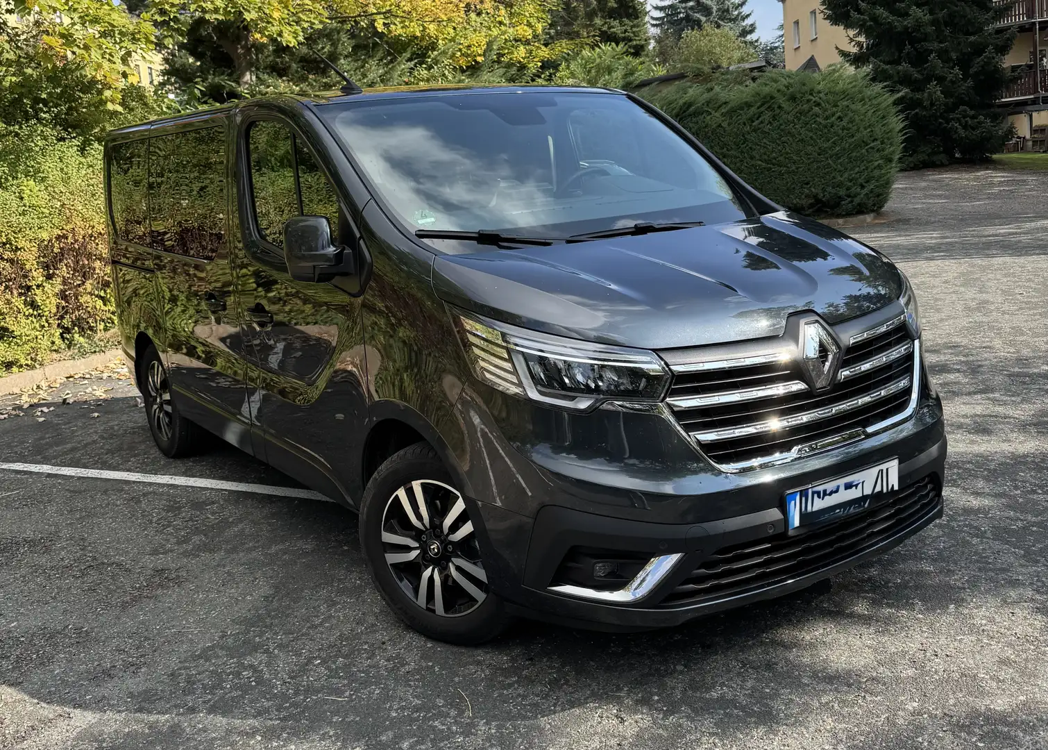Renault Trafic Spaceclass 8-Sitzer+Leder+AHK+Auto+WR etc. Grau - 1