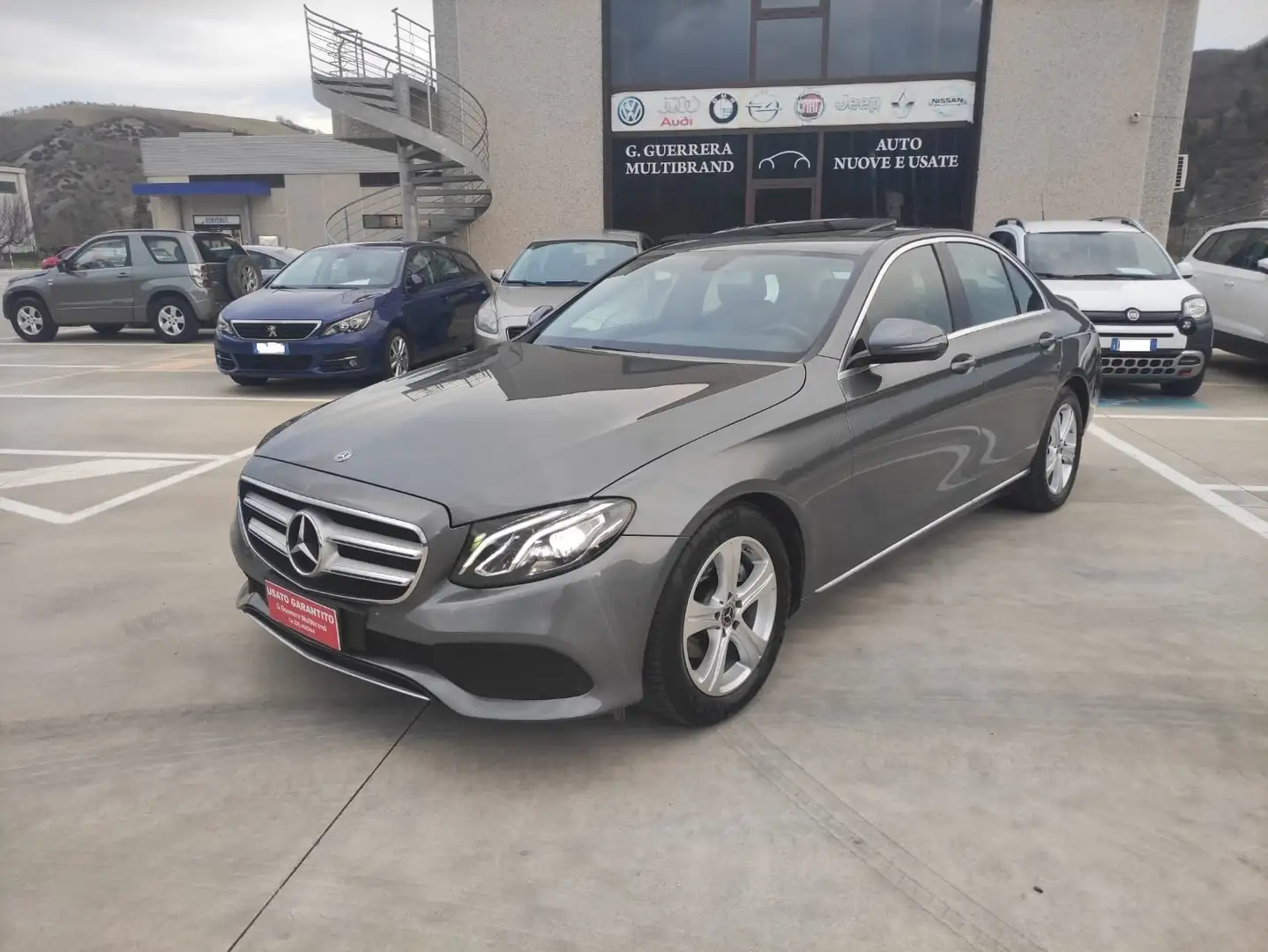 Mercedes-Benz E 220 Sport Auto Grau - 1