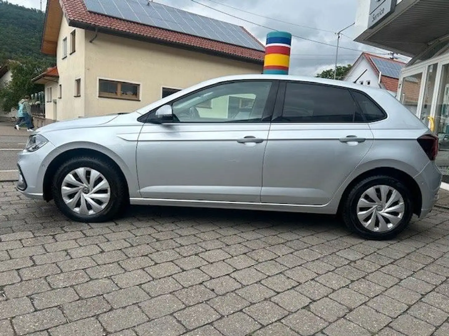 Volkswagen Polo 1.0 TSI Life DSG/PDC/LED/SHZ Plateado - 2