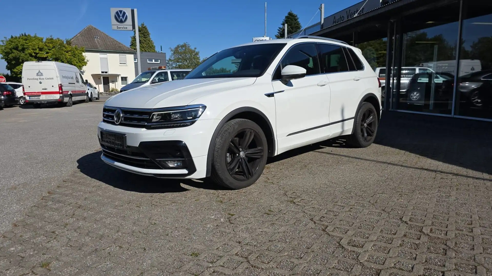 Volkswagen Tiguan R-Line DSG 4M LED AHK 360° Standh ACC Dig Weiß - 1