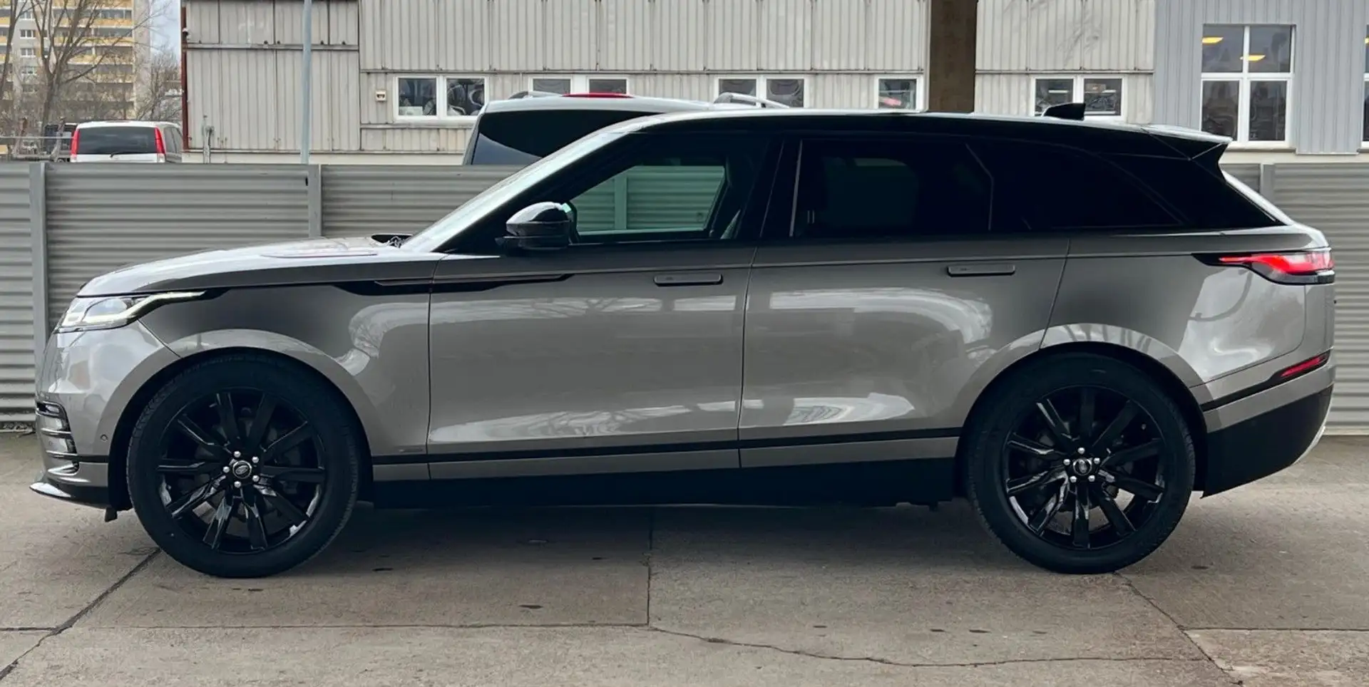 Land Rover Range Rover Velar Velar R-Dynamic SE NAVI PANO MATRIX KAMERA AHK Ezüst - 2