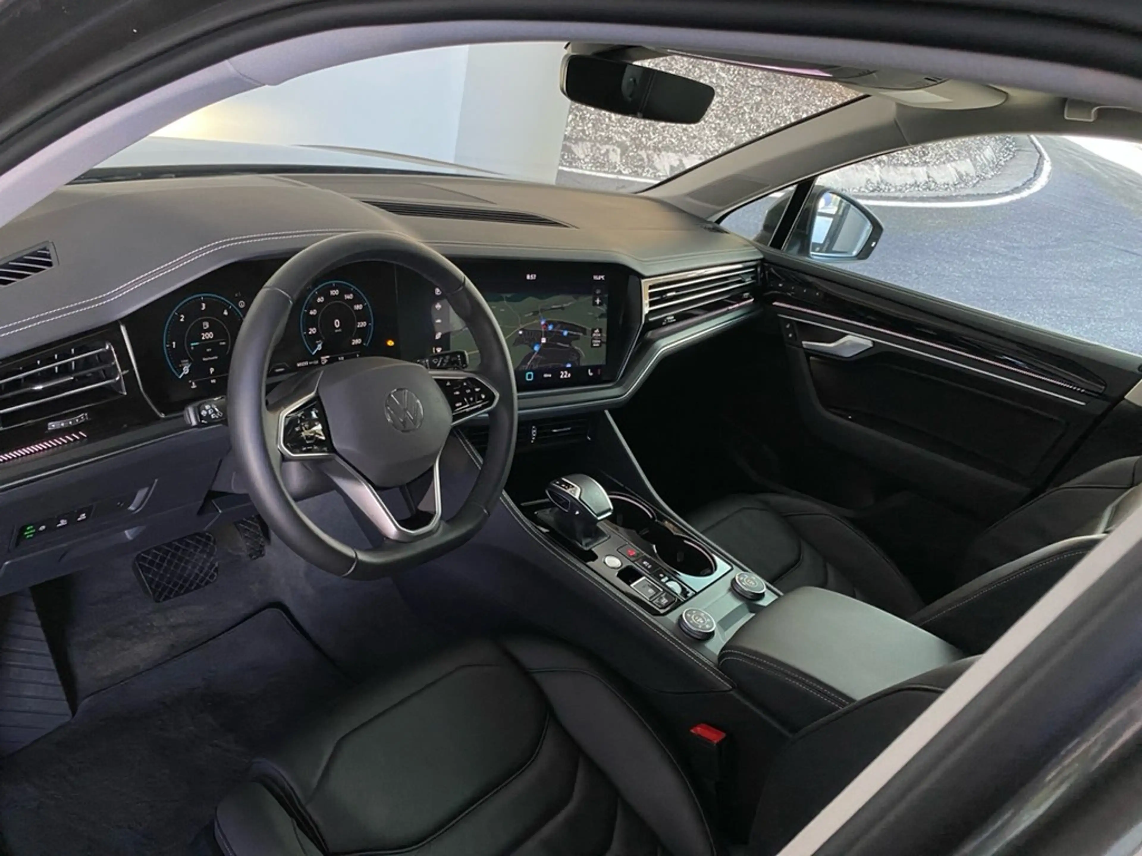 Volkswagen Touareg 3.0 TDI 4M AHK+NAVI+SHZ+LEDER+STANDHZG+IQ.DRIVE — photo 4