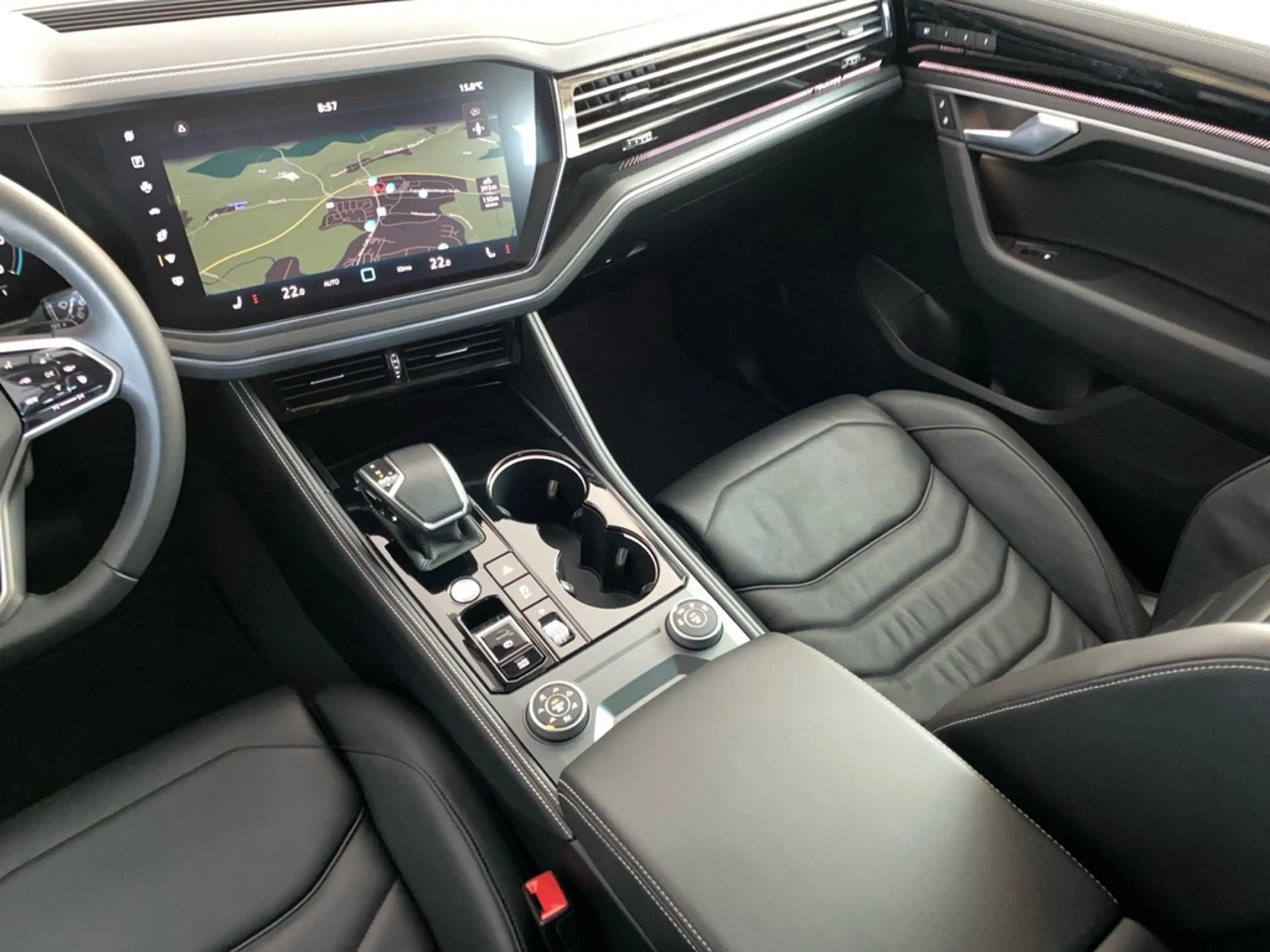 Volkswagen Touareg 3.0 TDI 4M AHK+NAVI+SHZ+LEDER+STANDHZG+IQ.DRIVE — photo 10