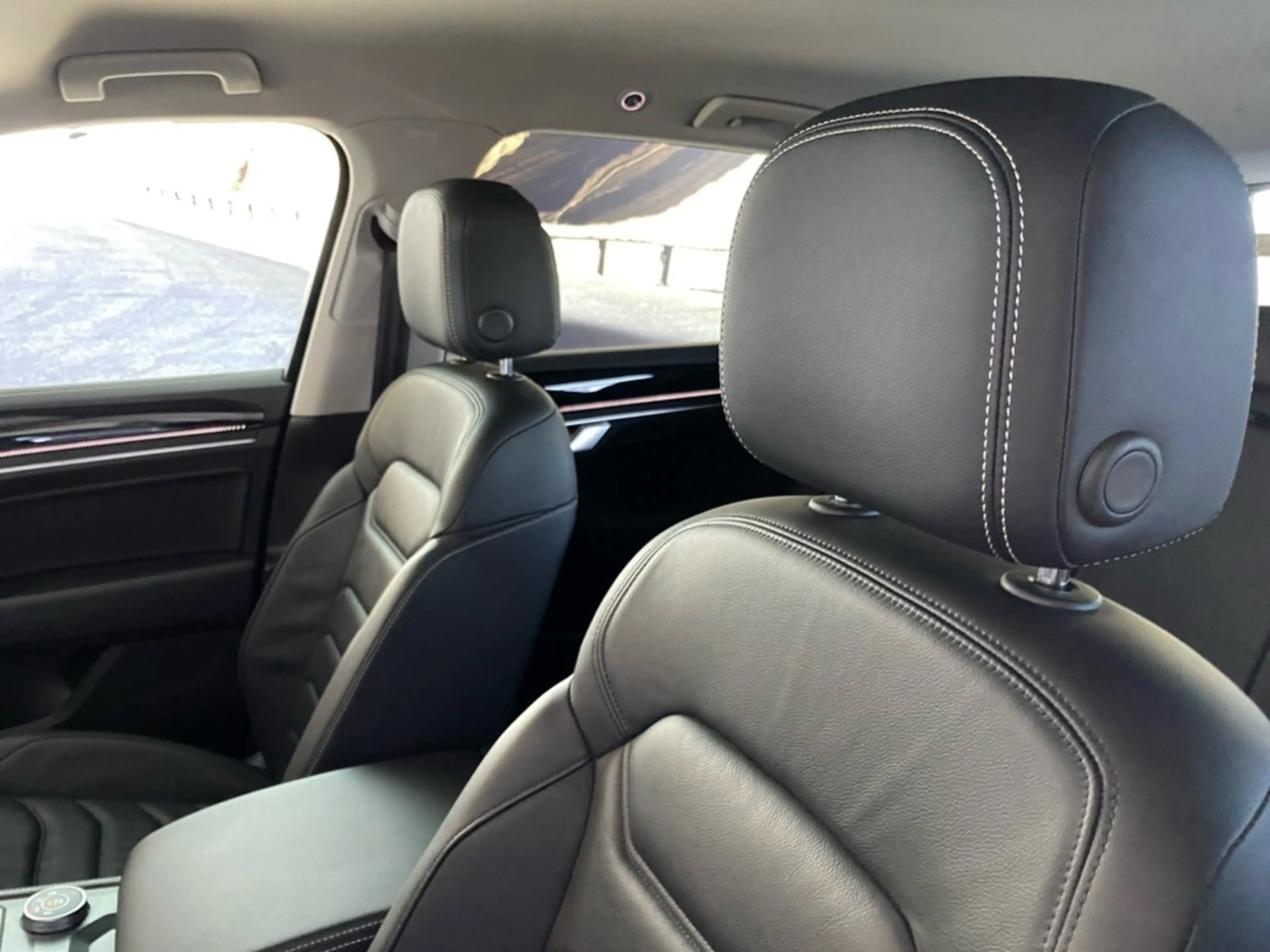 Volkswagen Touareg 3.0 TDI 4M AHK+NAVI+SHZ+LEDER+STANDHZG+IQ.DRIVE — photo 6