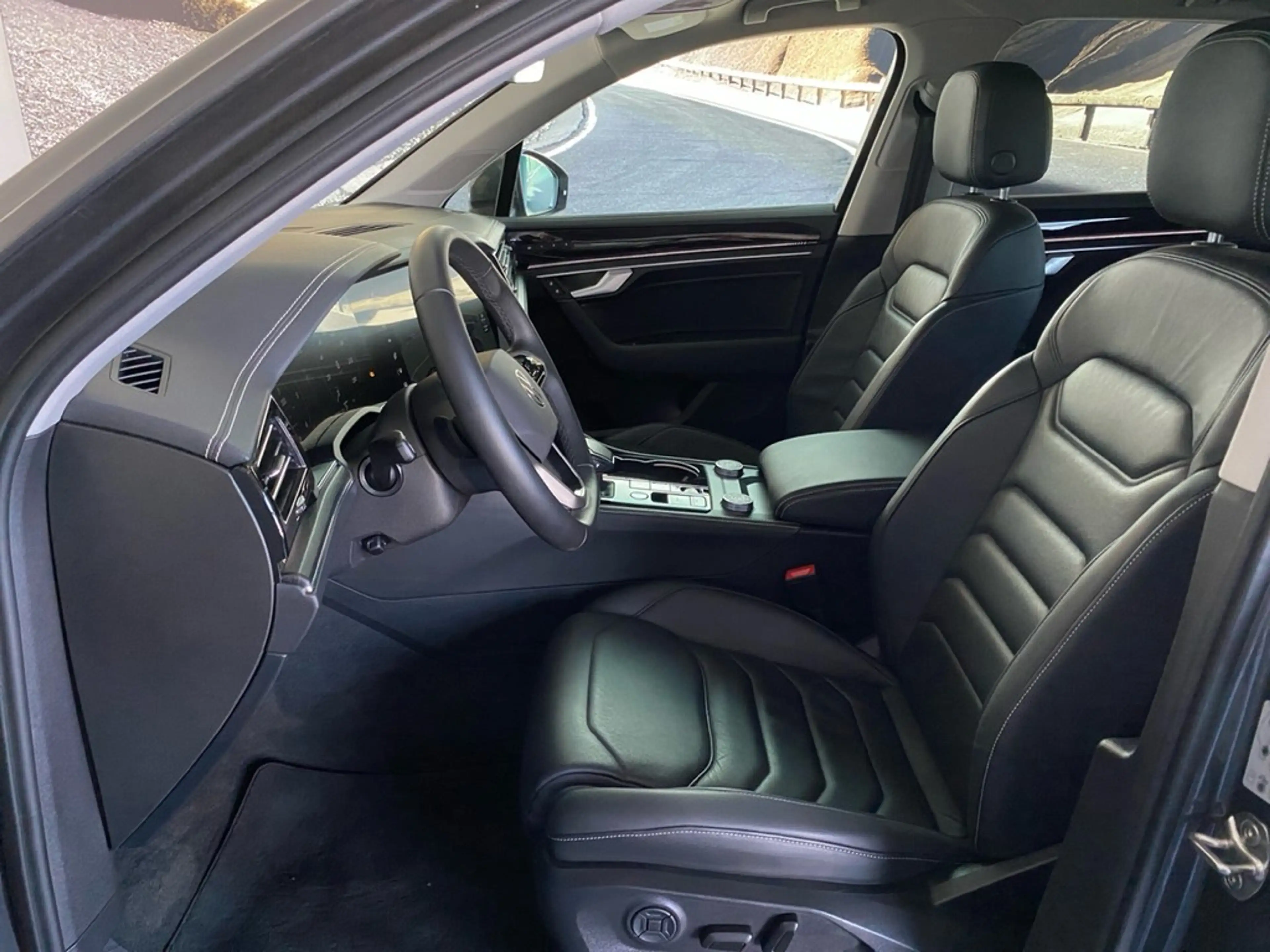Volkswagen Touareg 3.0 TDI 4M AHK+NAVI+SHZ+LEDER+STANDHZG+IQ.DRIVE — photo 5