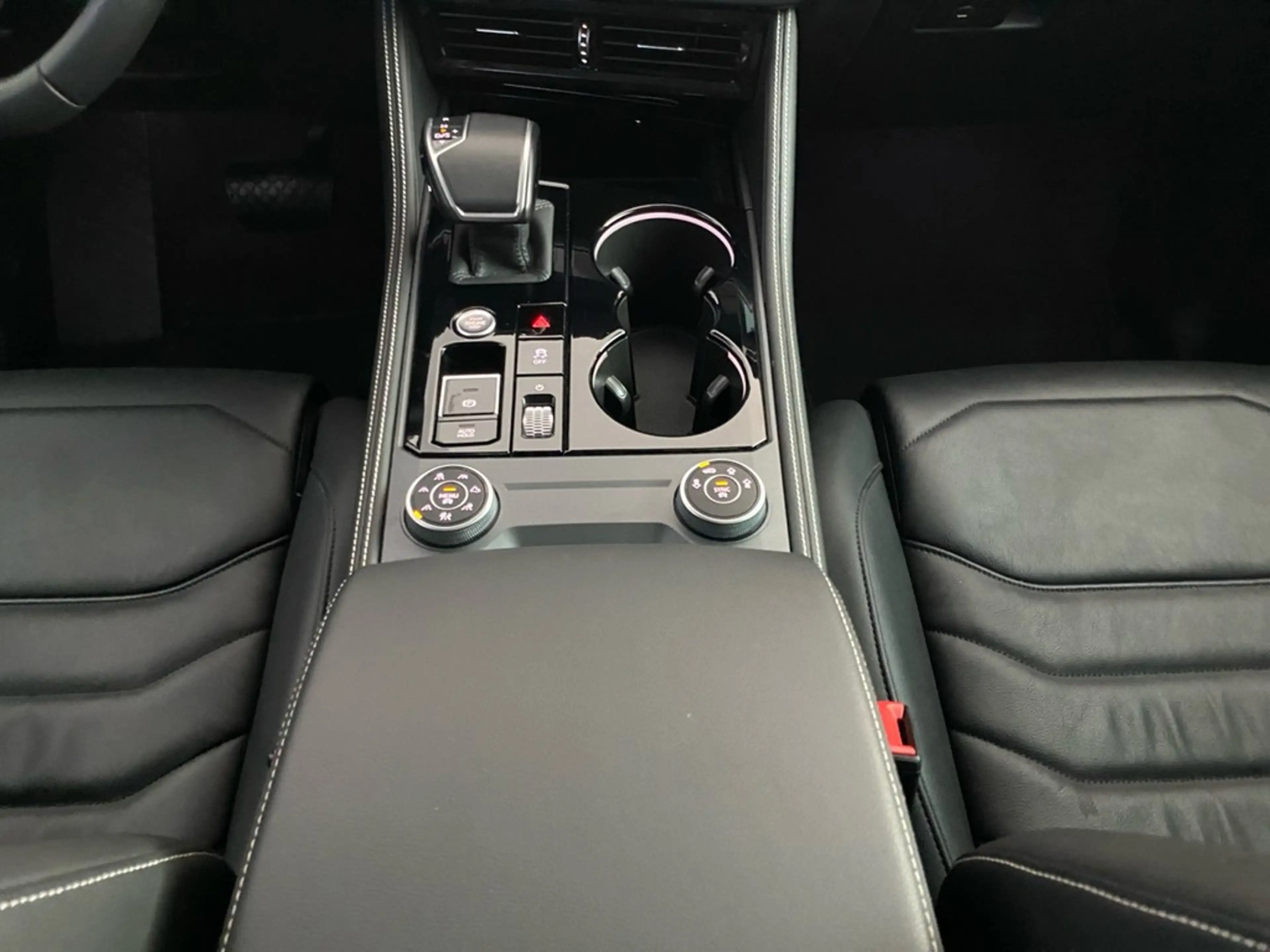 Volkswagen Touareg 3.0 TDI 4M AHK+NAVI+SHZ+LEDER+STANDHZG+IQ.DRIVE — photo 13
