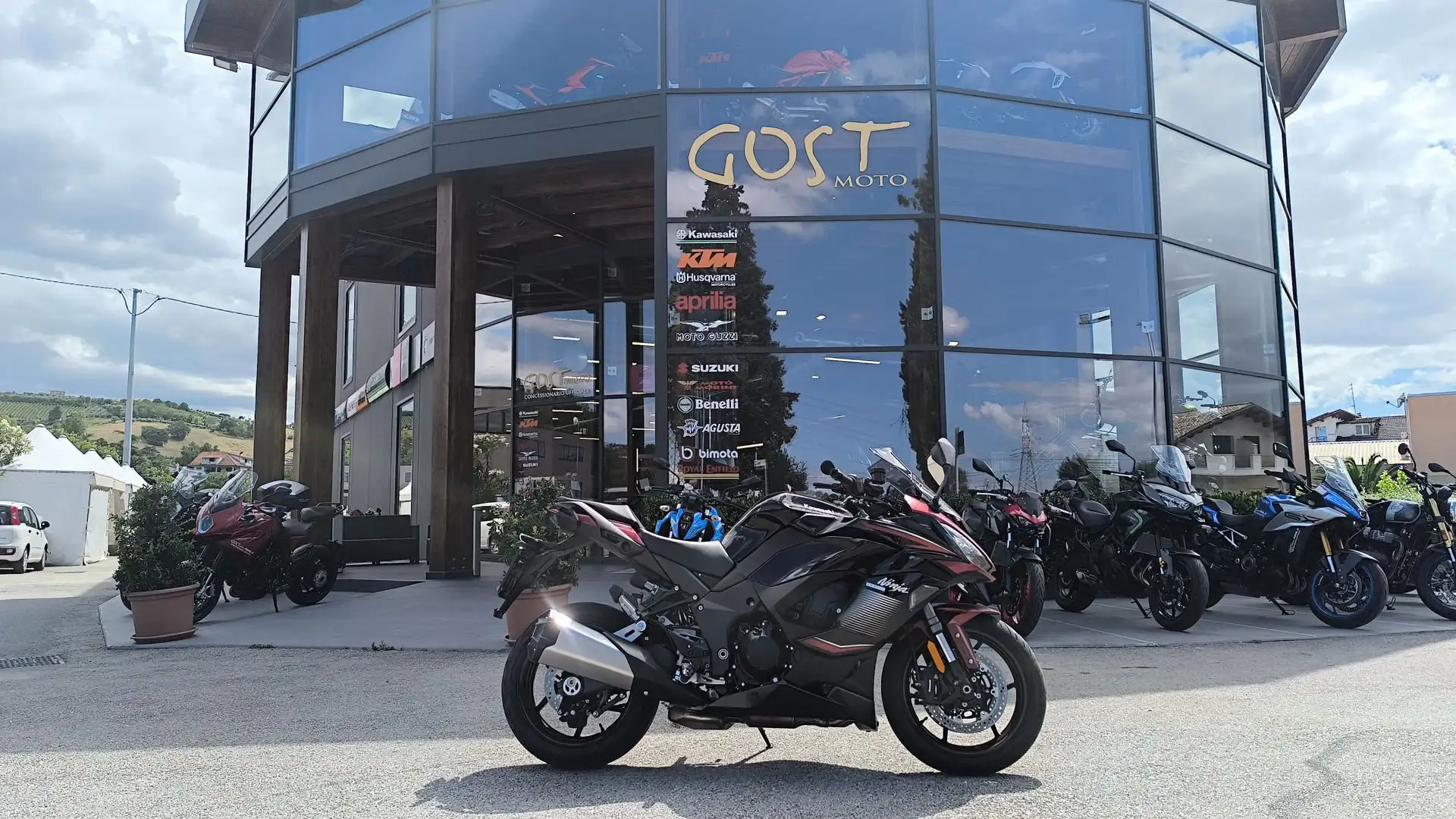 Kawasaki Ninja 1000SX - 1