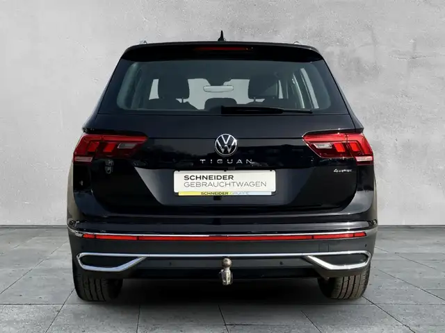 Volkswagen Tiguan view 4