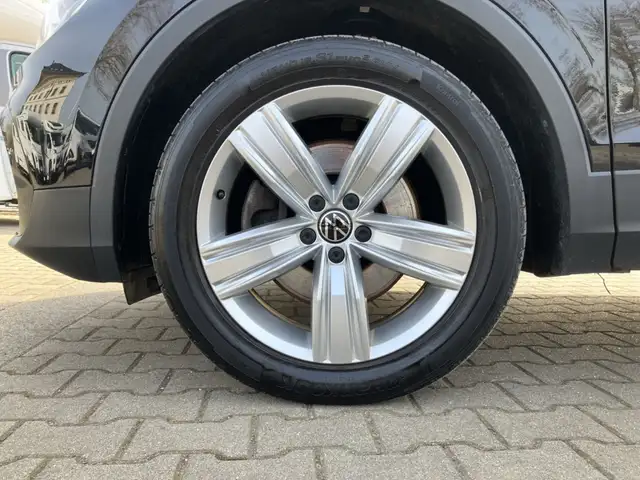 Volkswagen Tiguan view 13
