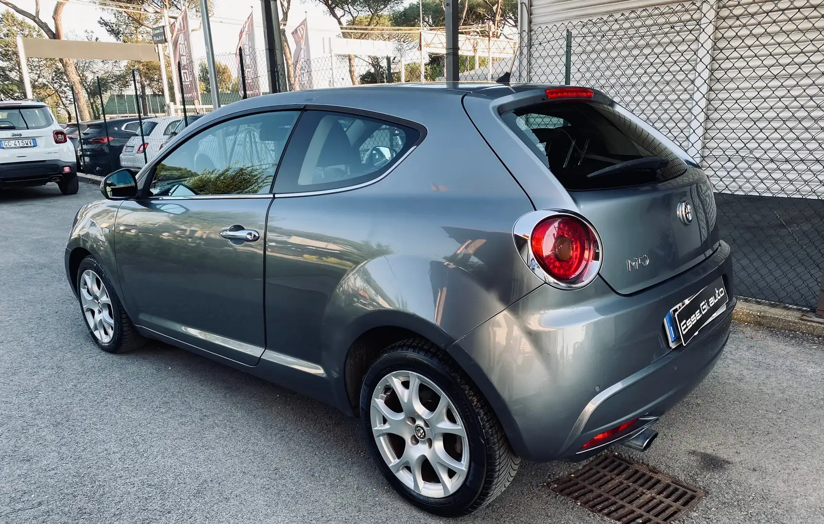 Alfa Romeo MiTo MiTo 1.3 jtdm(2) Distinctive **VED.NOTE** Gris - 2