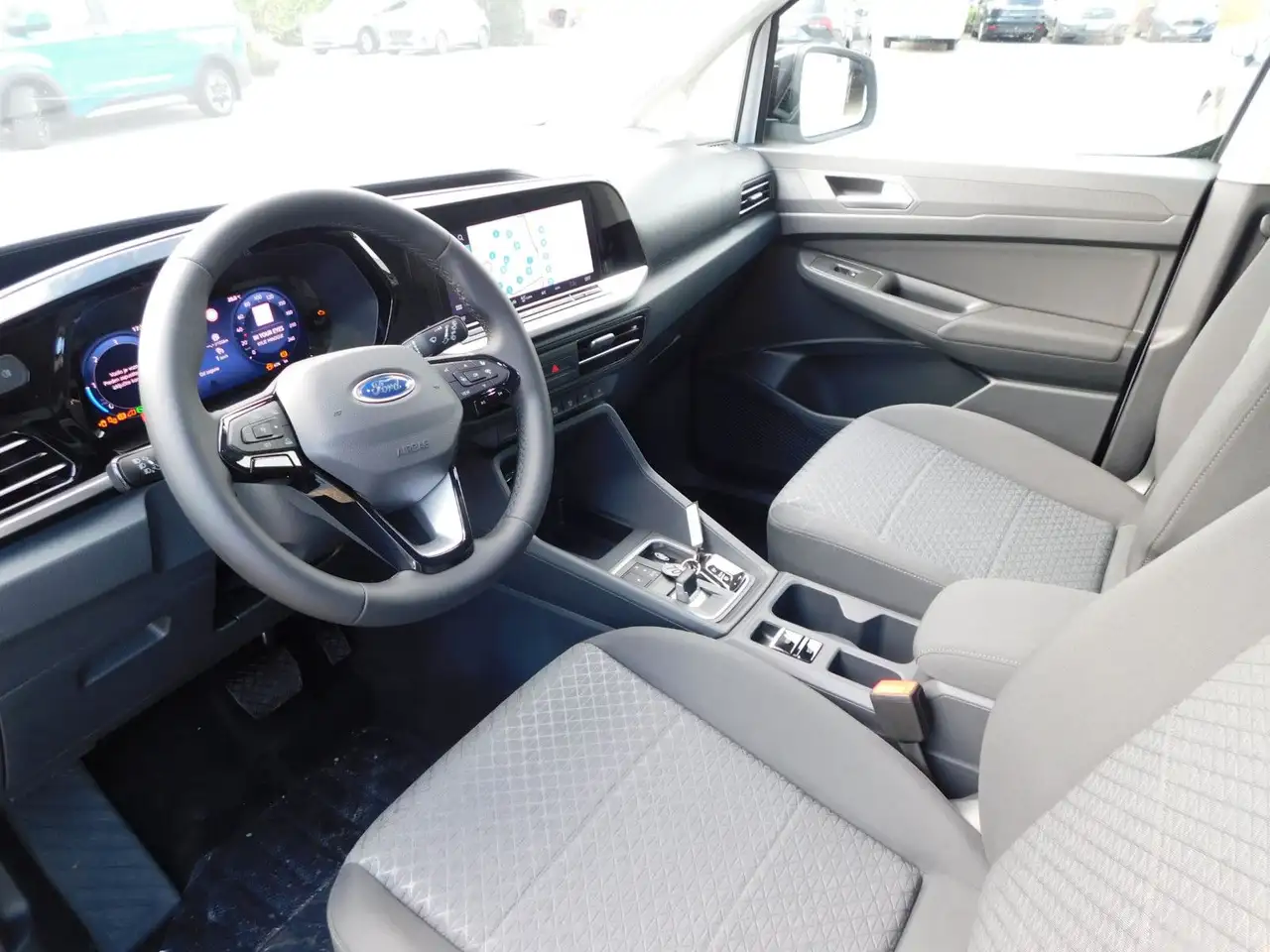 Ford Grand Tourneo 2026 — фото 10