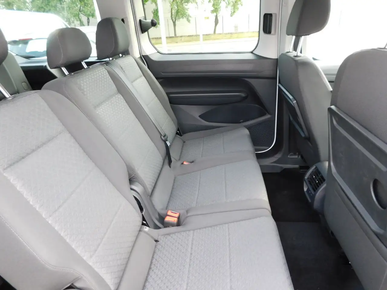 Ford Grand Tourneo 2026 — фото 14