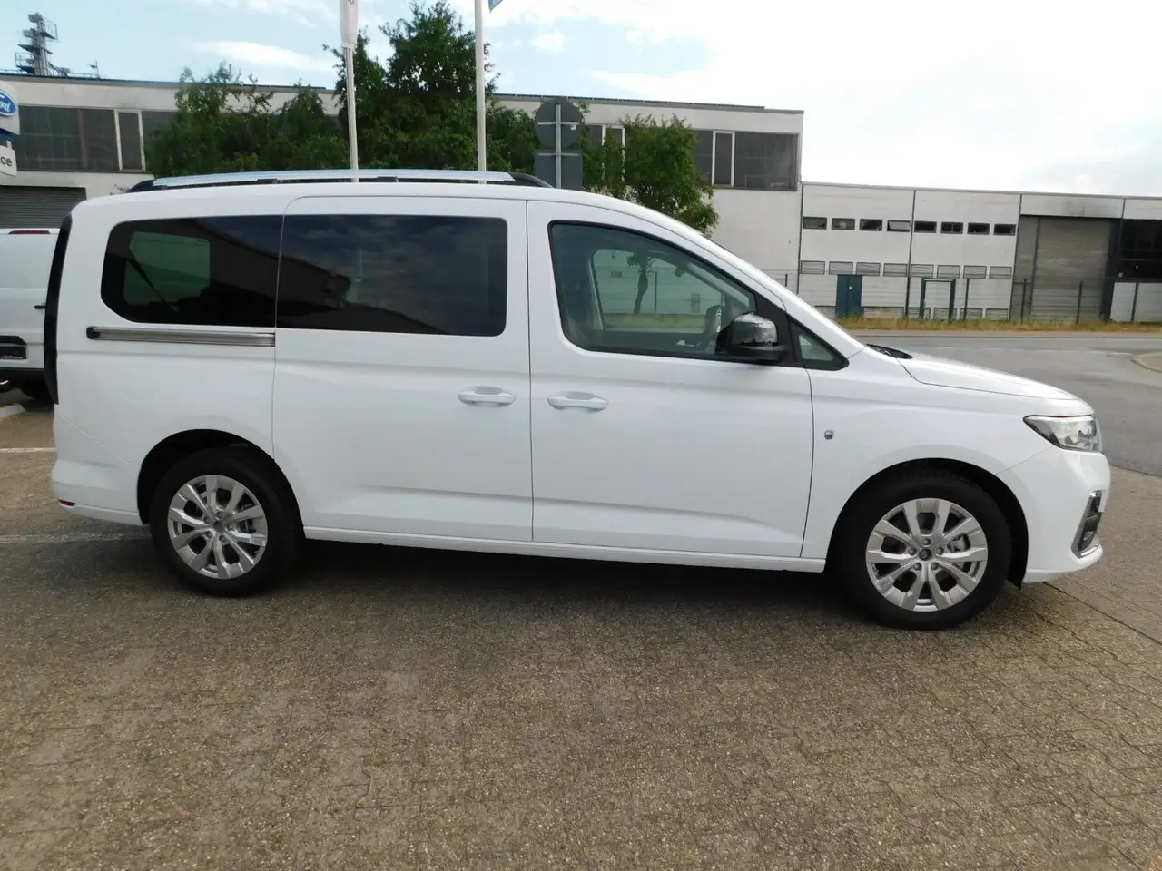 Ford Grand Tourneo 2026