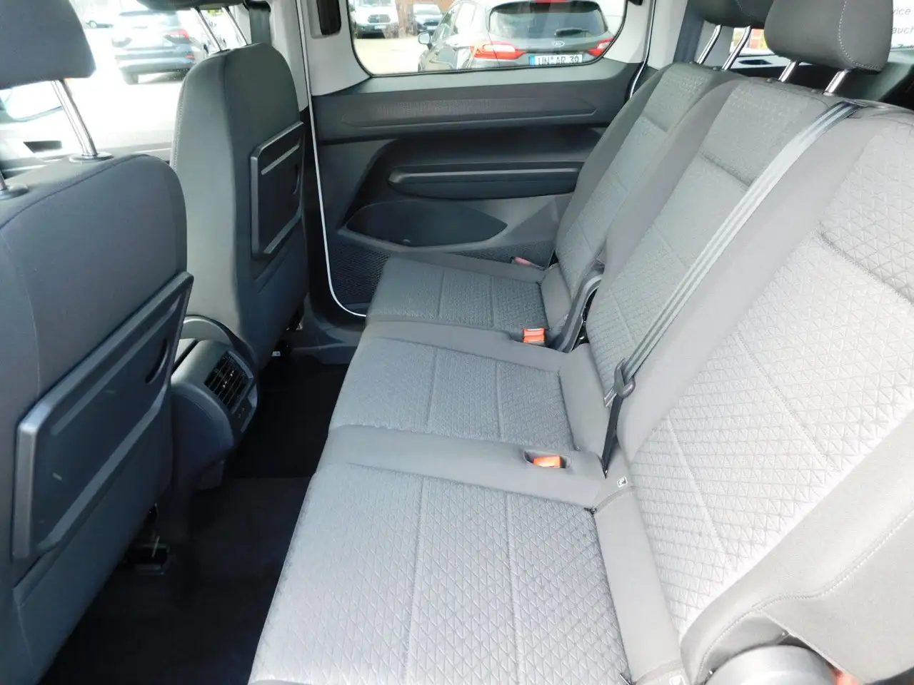 Ford Grand Tourneo 2026 — фото 11