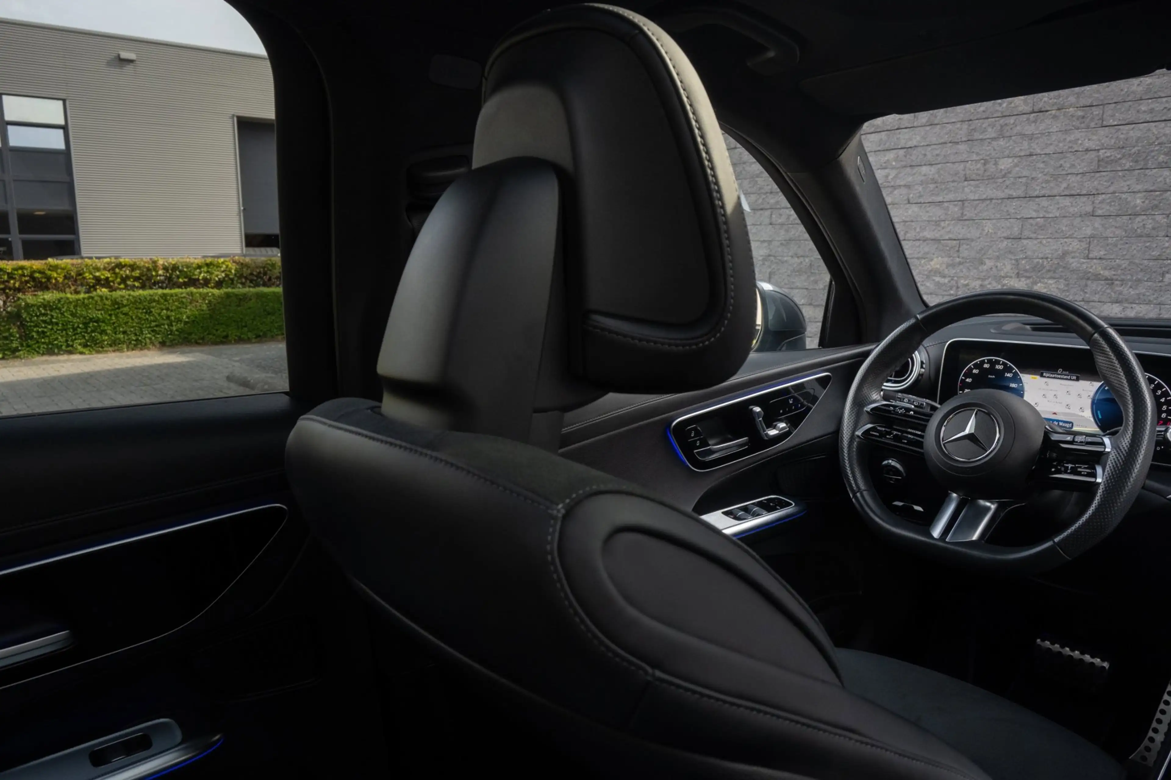 Mercedes-Benz GLC 300 300e 4MATIC Business Solution AMG PANORAMADAK — photo 28