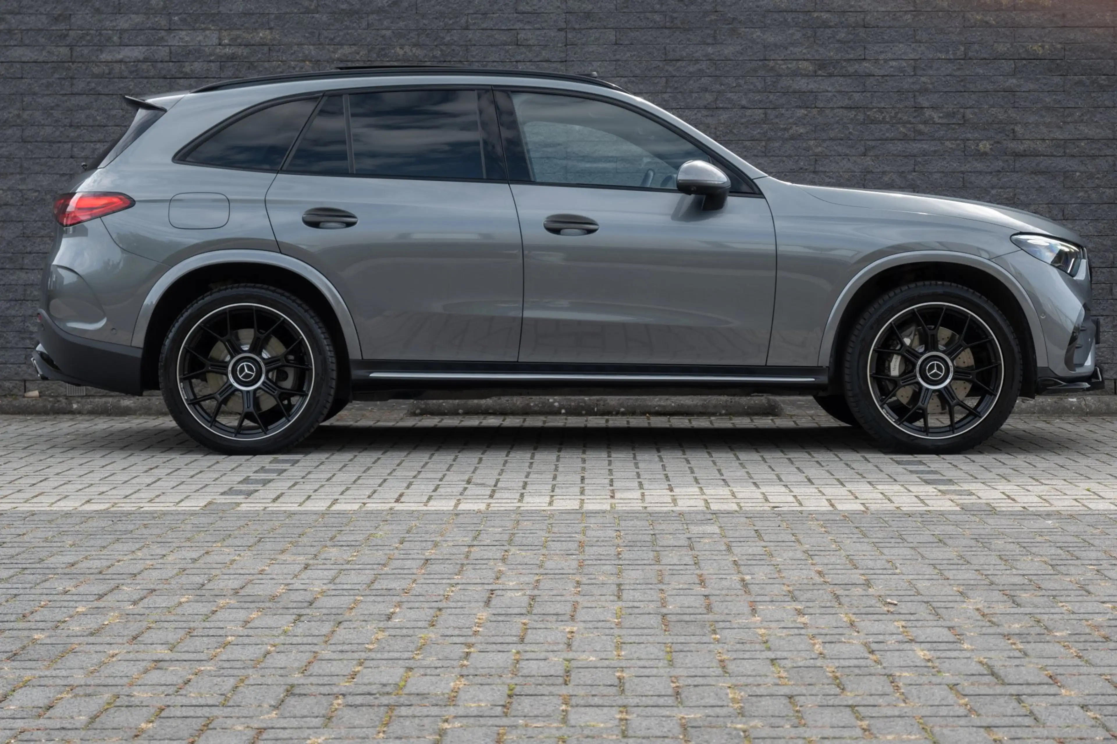 Mercedes-Benz GLC 300 300e 4MATIC Business Solution AMG PANORAMADAK — photo 18