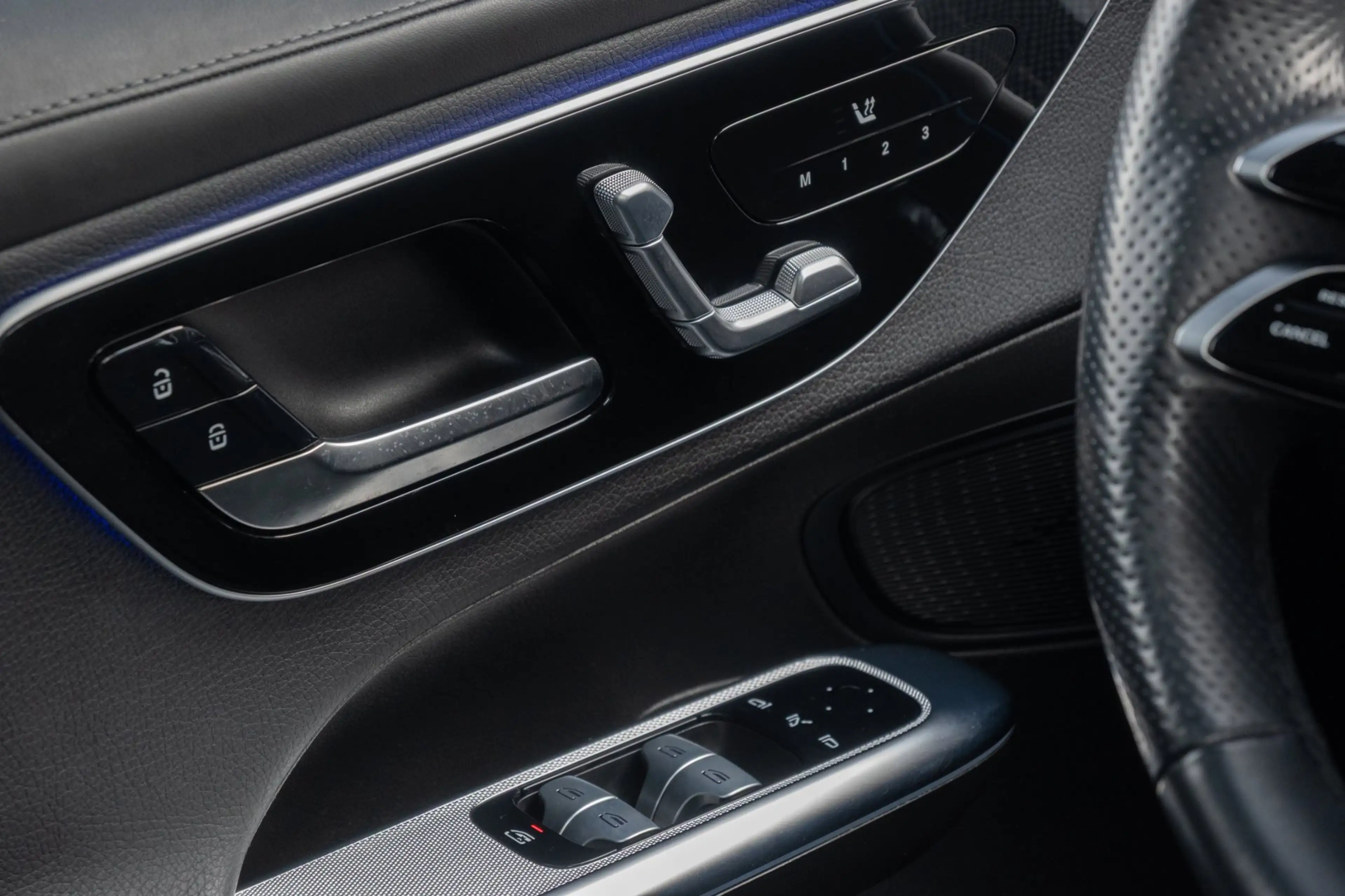 Mercedes-Benz GLC 300 300e 4MATIC Business Solution AMG PANORAMADAK — photo 31