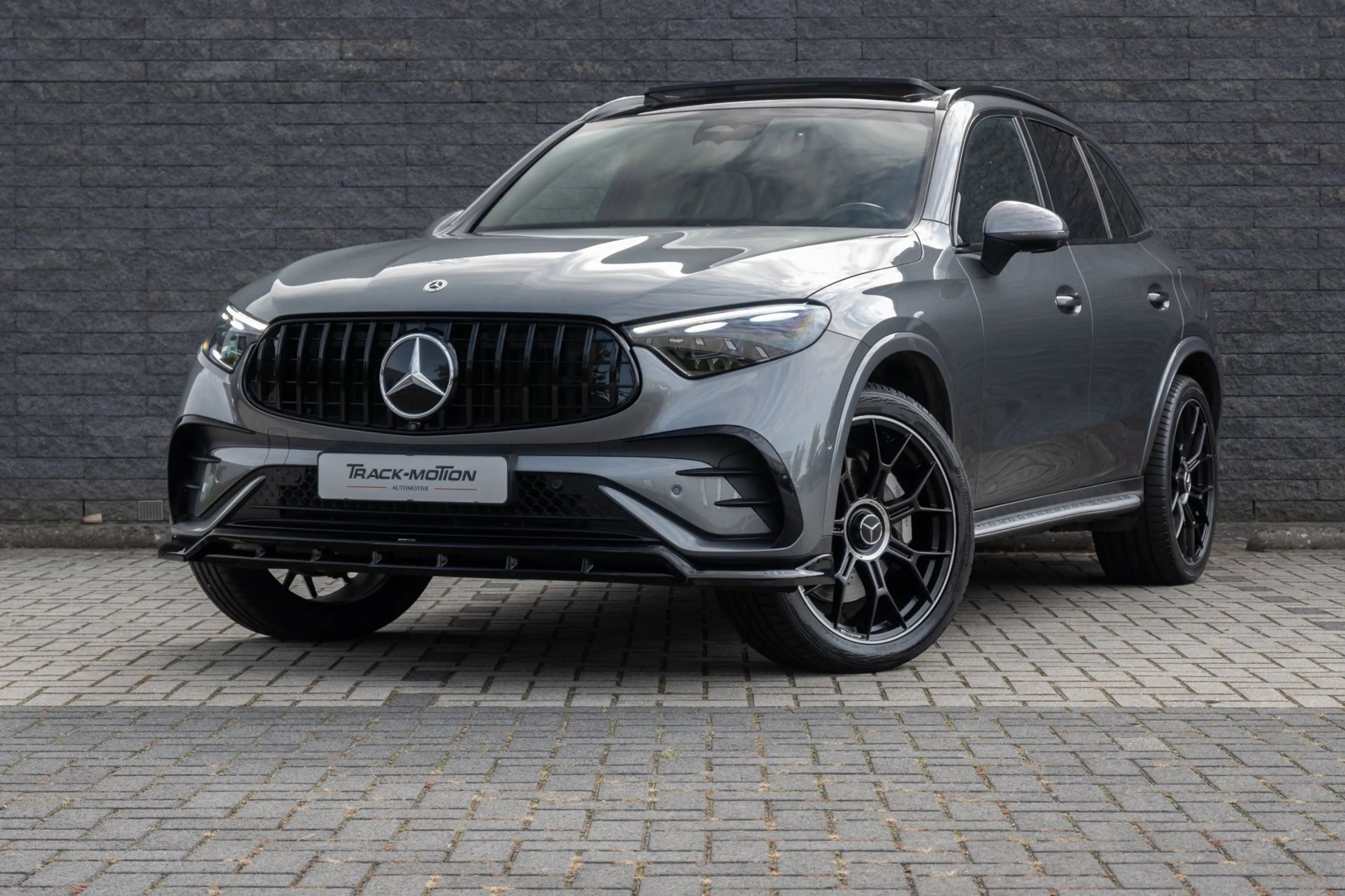 Mercedes-Benz GLC 300 300e 4MATIC Business Solution AMG PANORAMADAK — photo 3